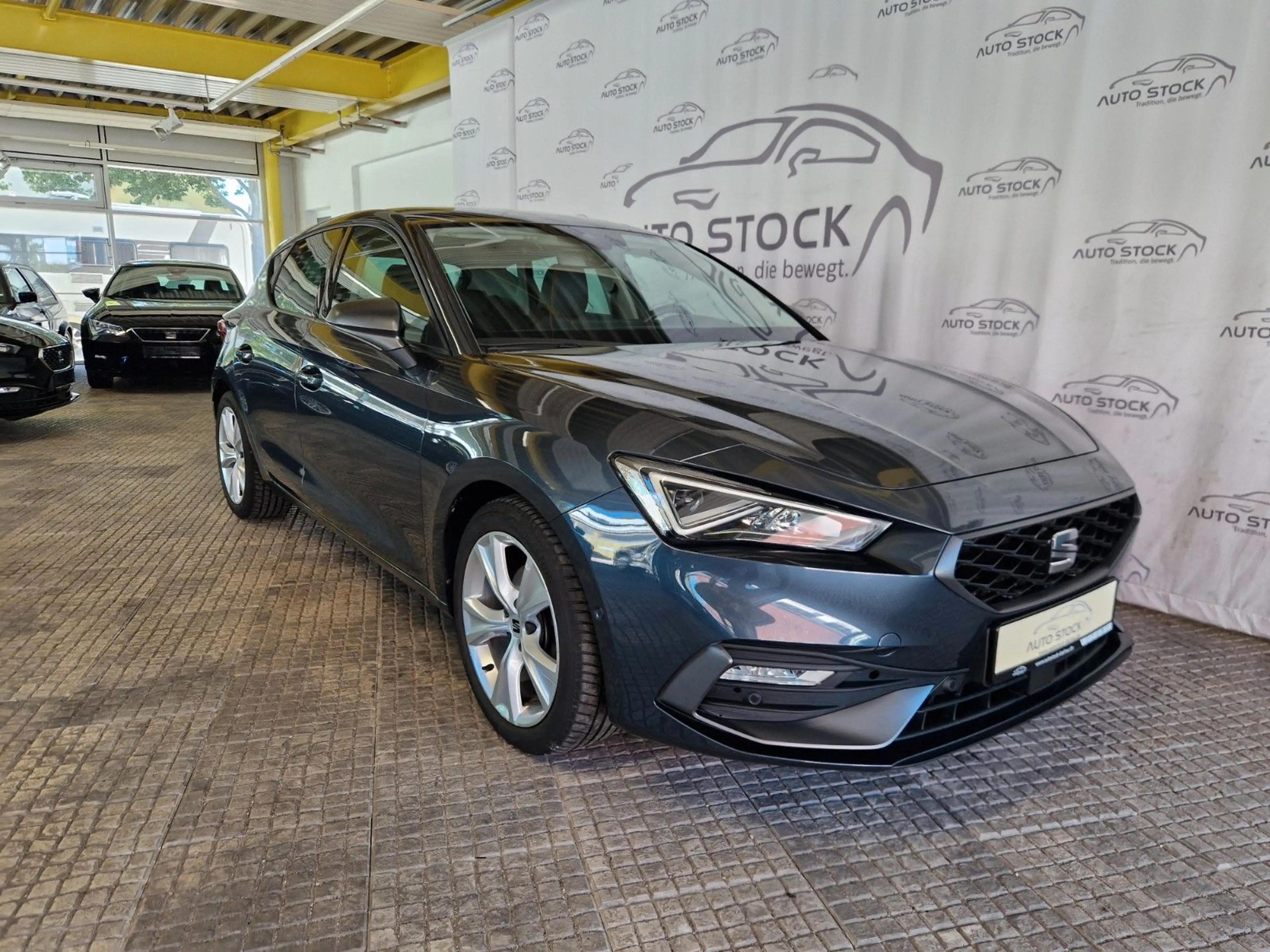 SEAT Leon FR 2.0 TDI DSG Navi LED ACC PDC SH beats