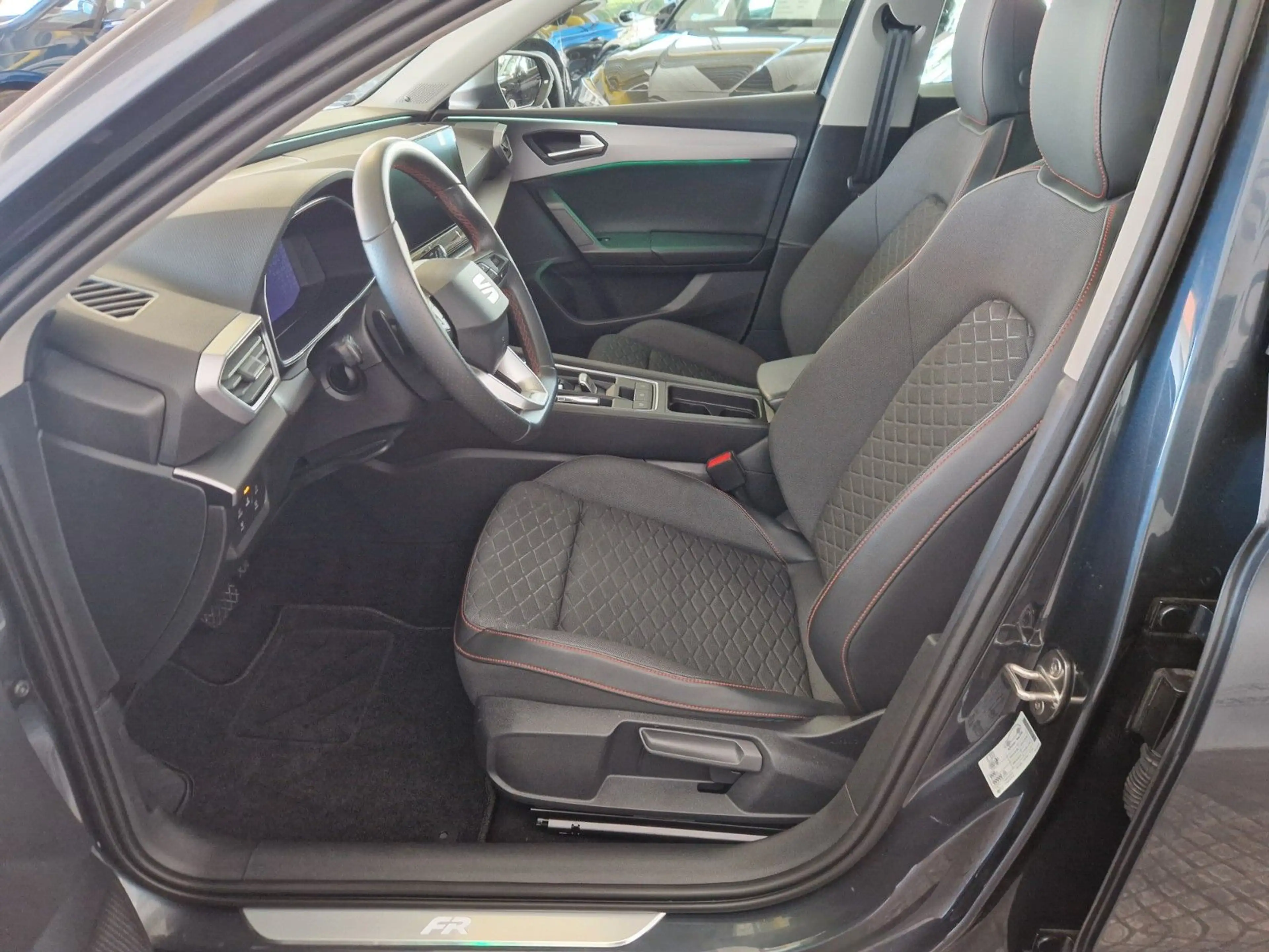 SEAT Leon FR 2.0 TDI DSG Navi LED ACC PDC SH beats — photo 9