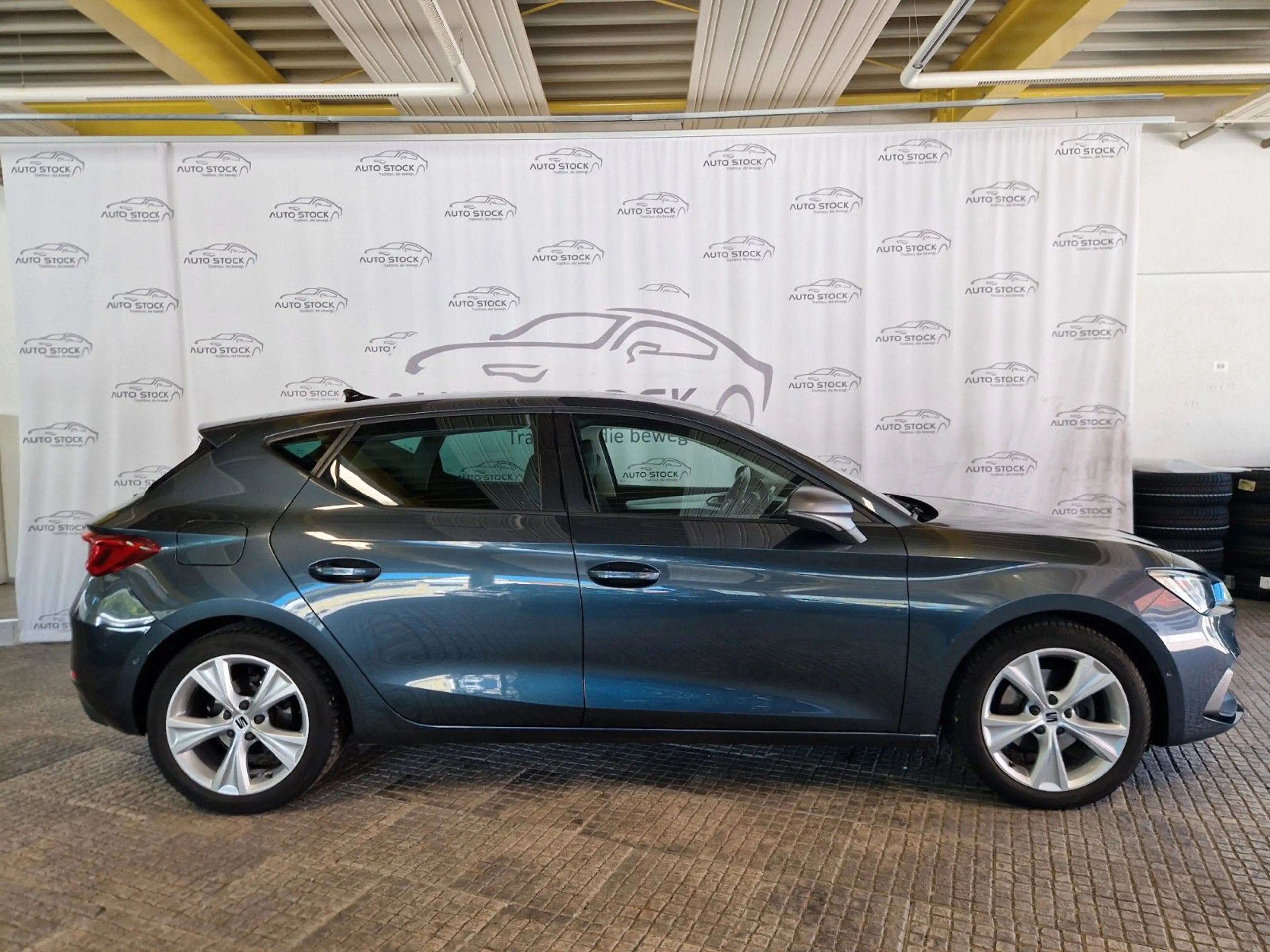 SEAT Leon FR 2.0 TDI DSG Navi LED ACC PDC SH beats — photo 4