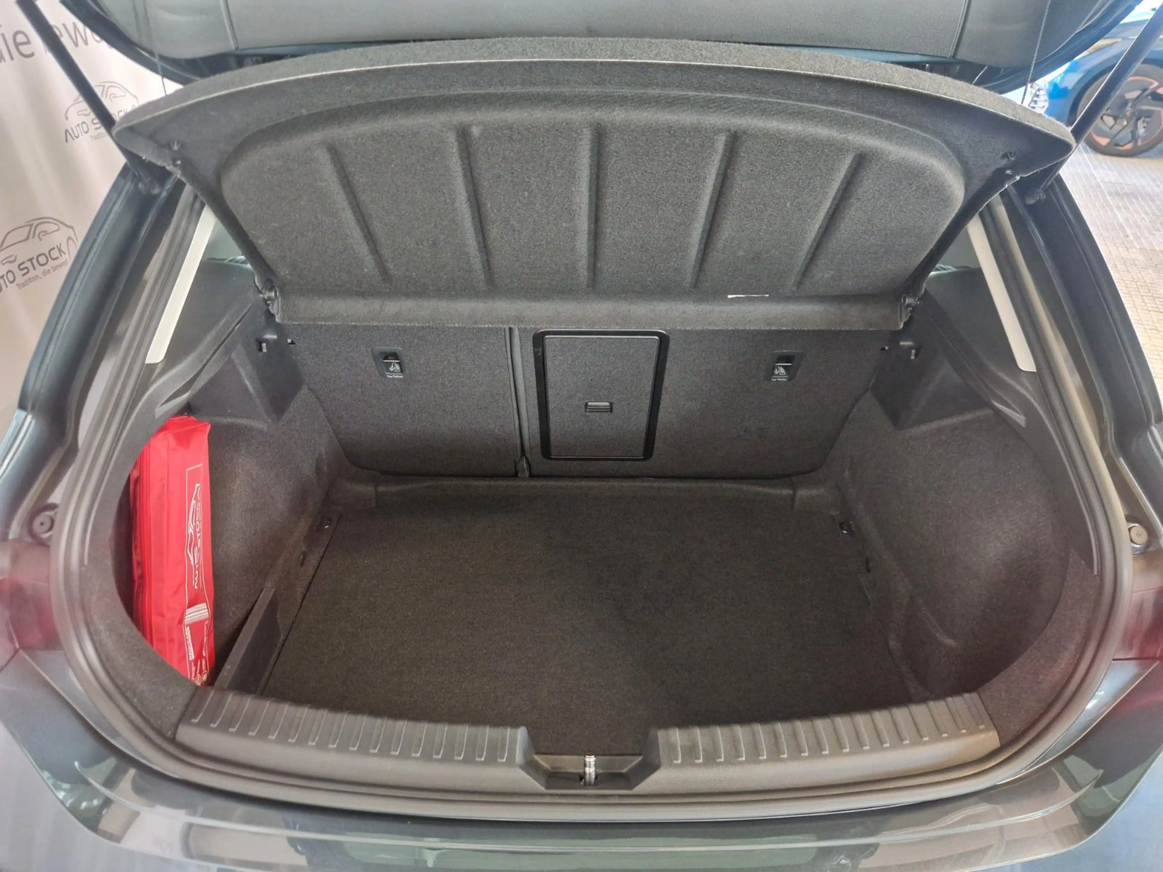 SEAT Leon FR 2.0 TDI DSG Navi LED ACC PDC SH beats — photo 13