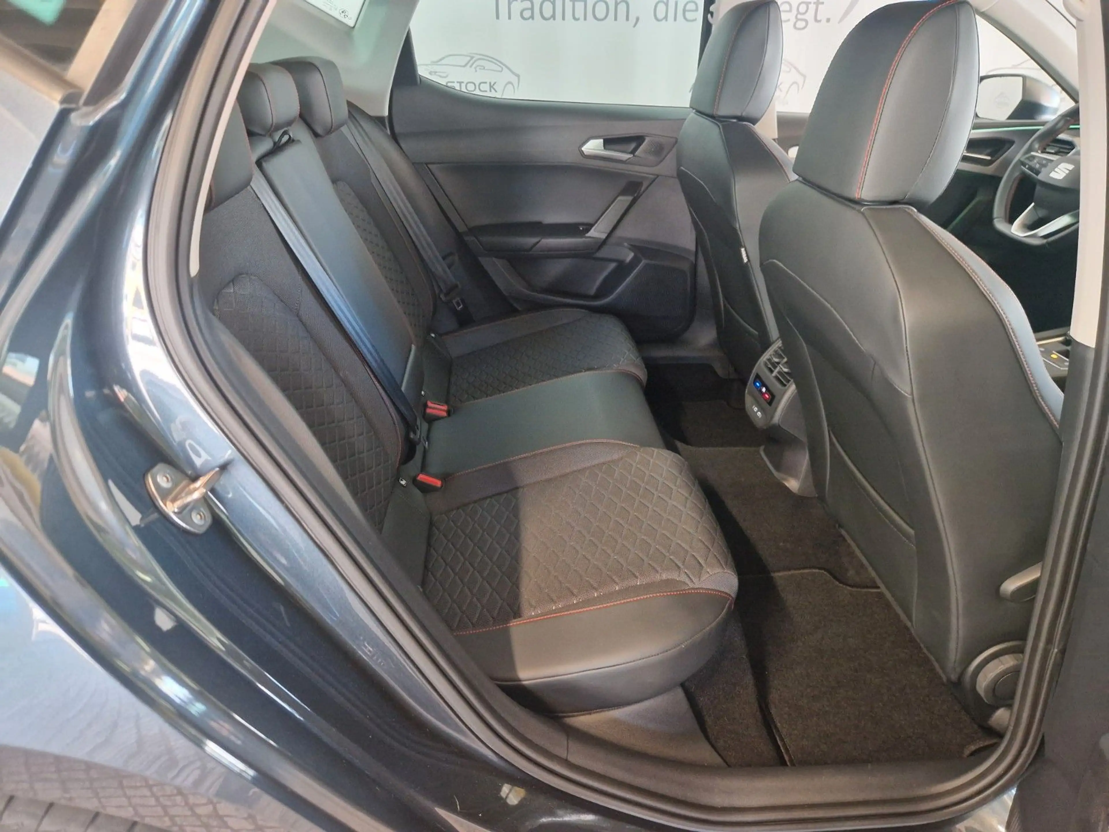 SEAT Leon FR 2.0 TDI DSG Navi LED ACC PDC SH beats — photo 14