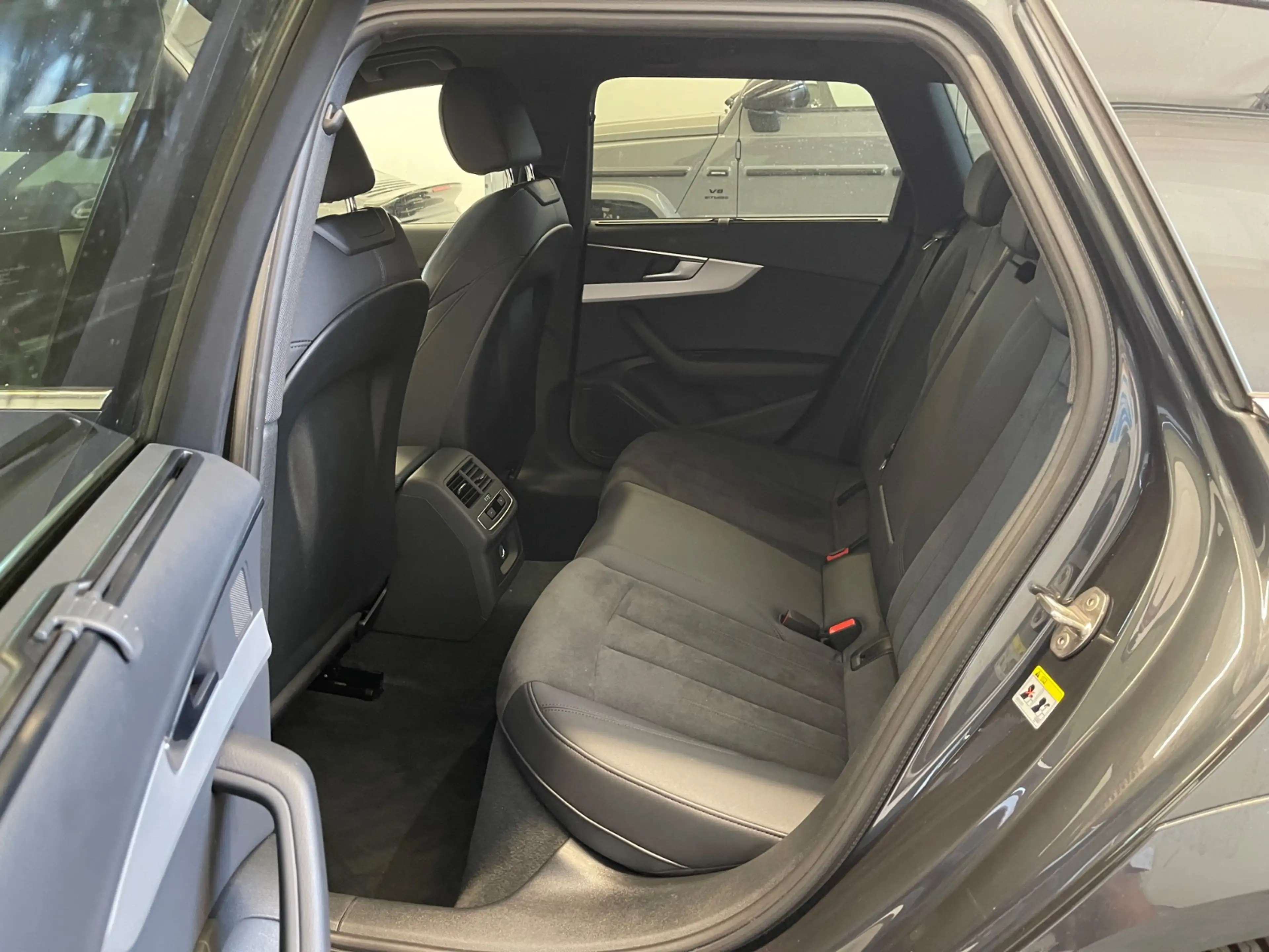 Audi A4 allroad quattro 40 TDI LED*NAVI*ACC*AHK* — photo 11