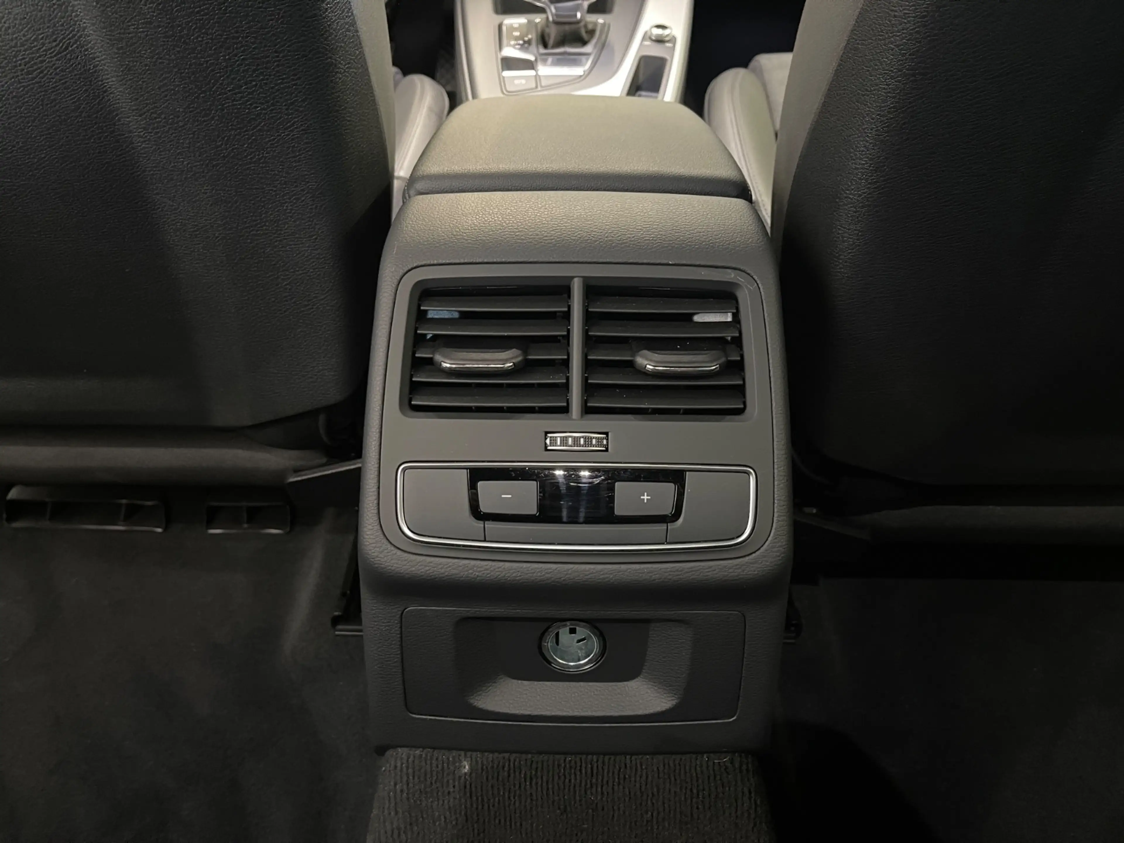 Audi A4 allroad quattro 40 TDI LED*NAVI*ACC*AHK* — photo 13