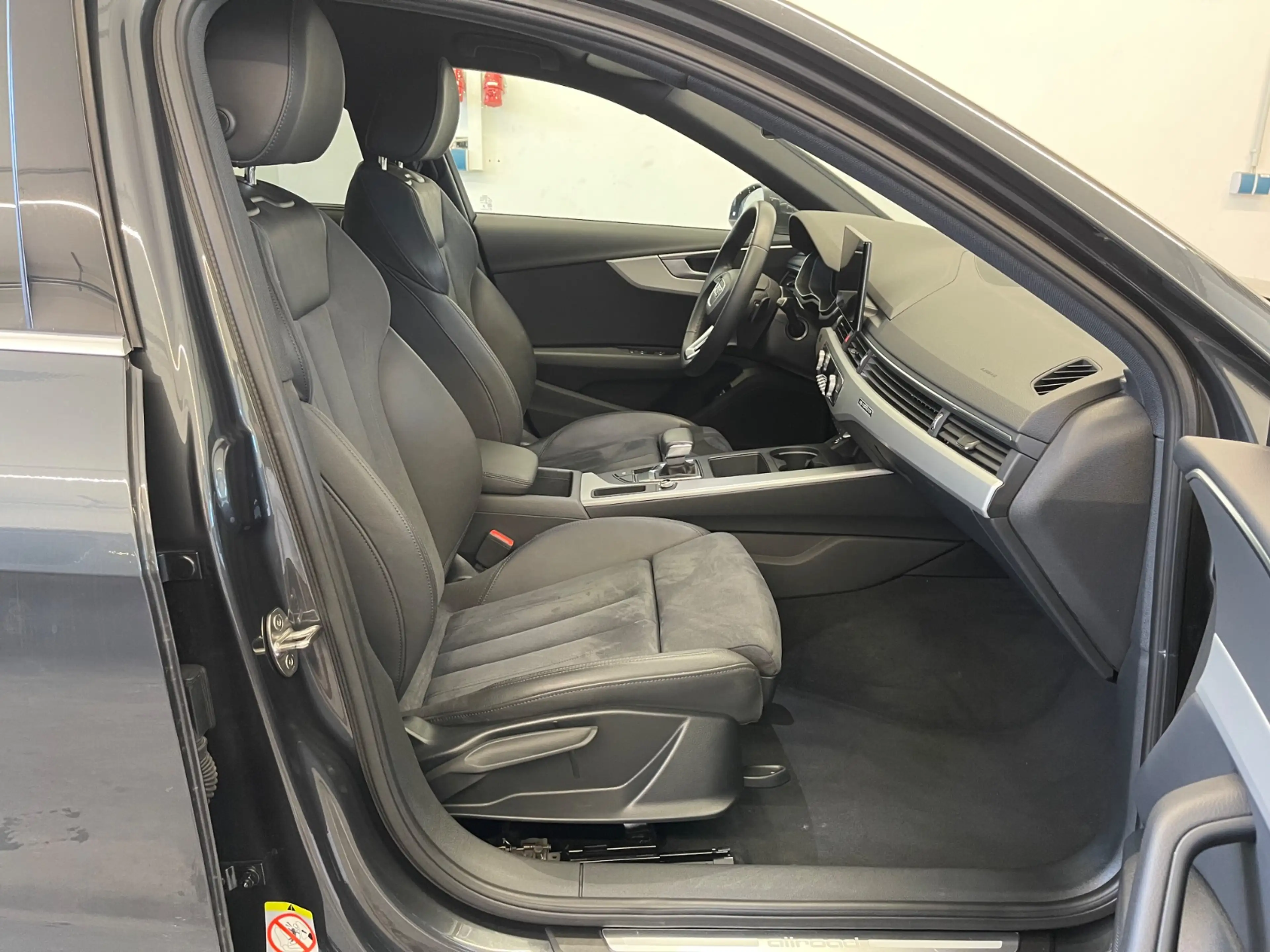 Audi A4 allroad quattro 40 TDI LED*NAVI*ACC*AHK* — photo 9