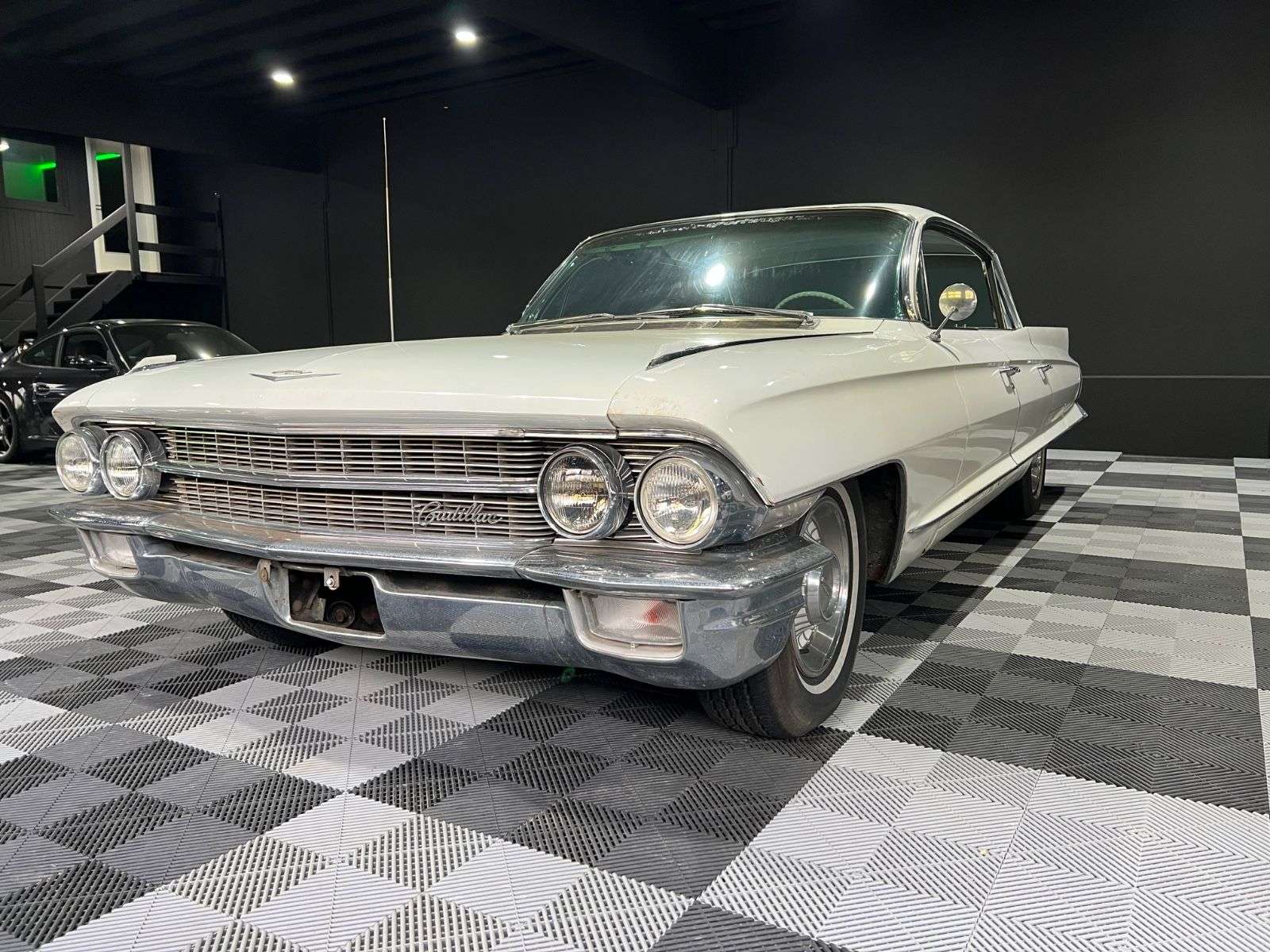 Second hand Cadillac Deville 