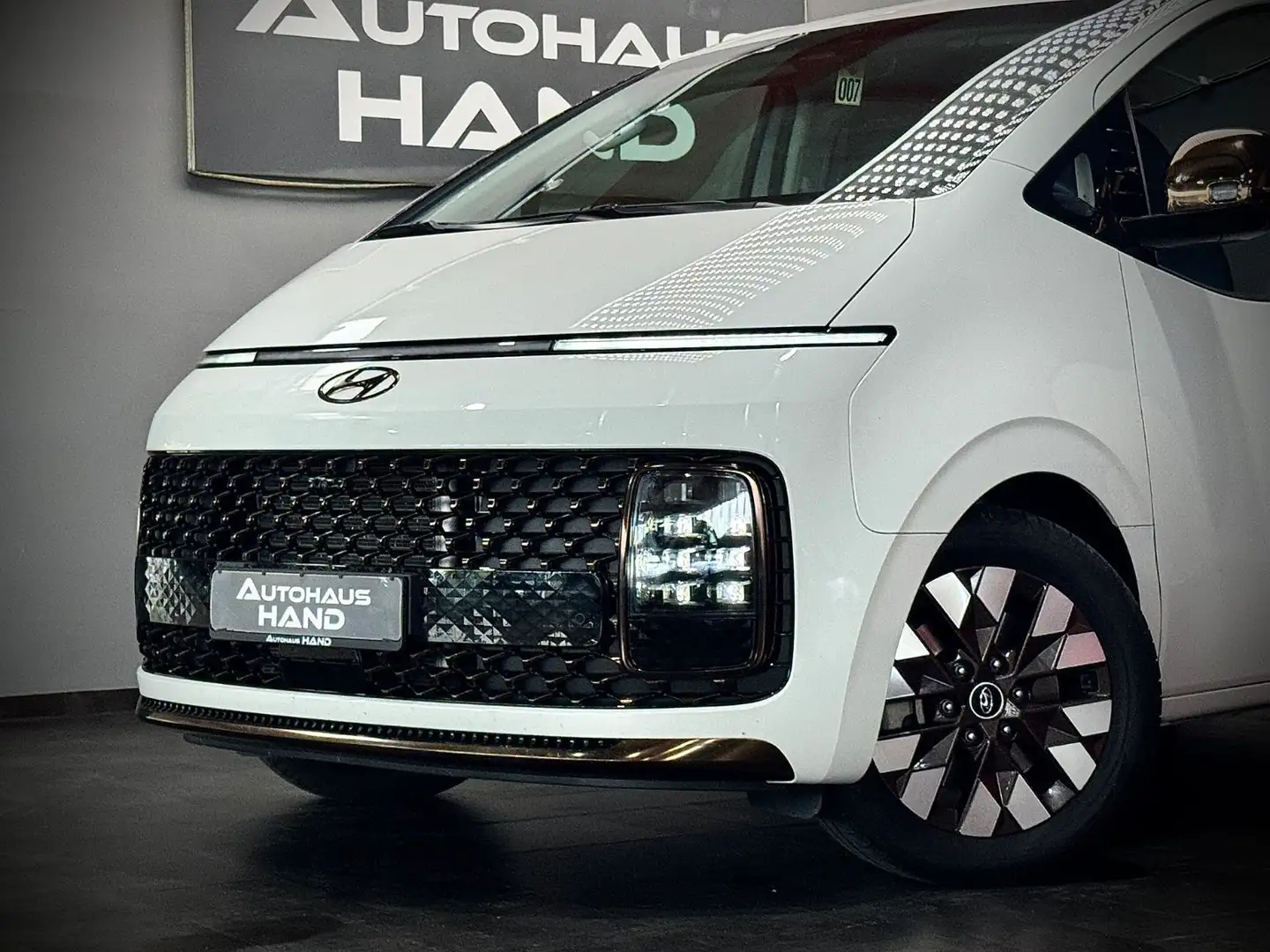 Hyundai STARIA Signature*2.2*4WD*BOSE*360*7-SITZER*LED* Bílá - 2