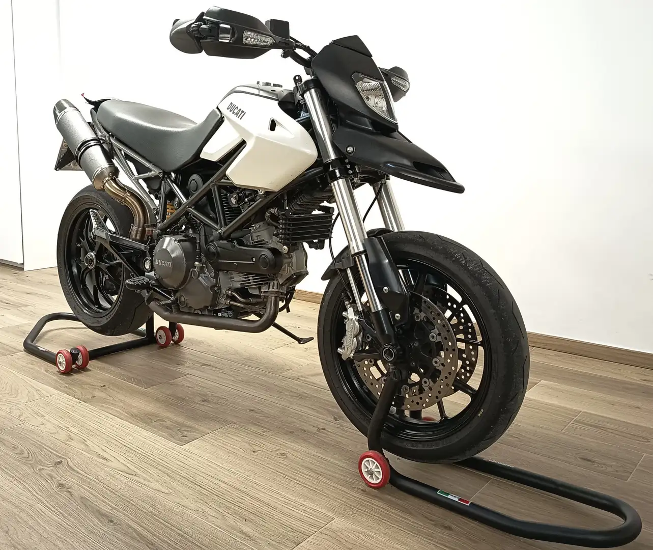 Ducati Hypermotard 796 Blanc - 1