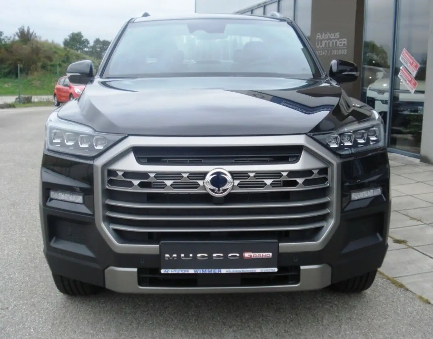 KGM Musso Grand 2.2 e-XDI 4WD Premium Aut. Schwarz - 2