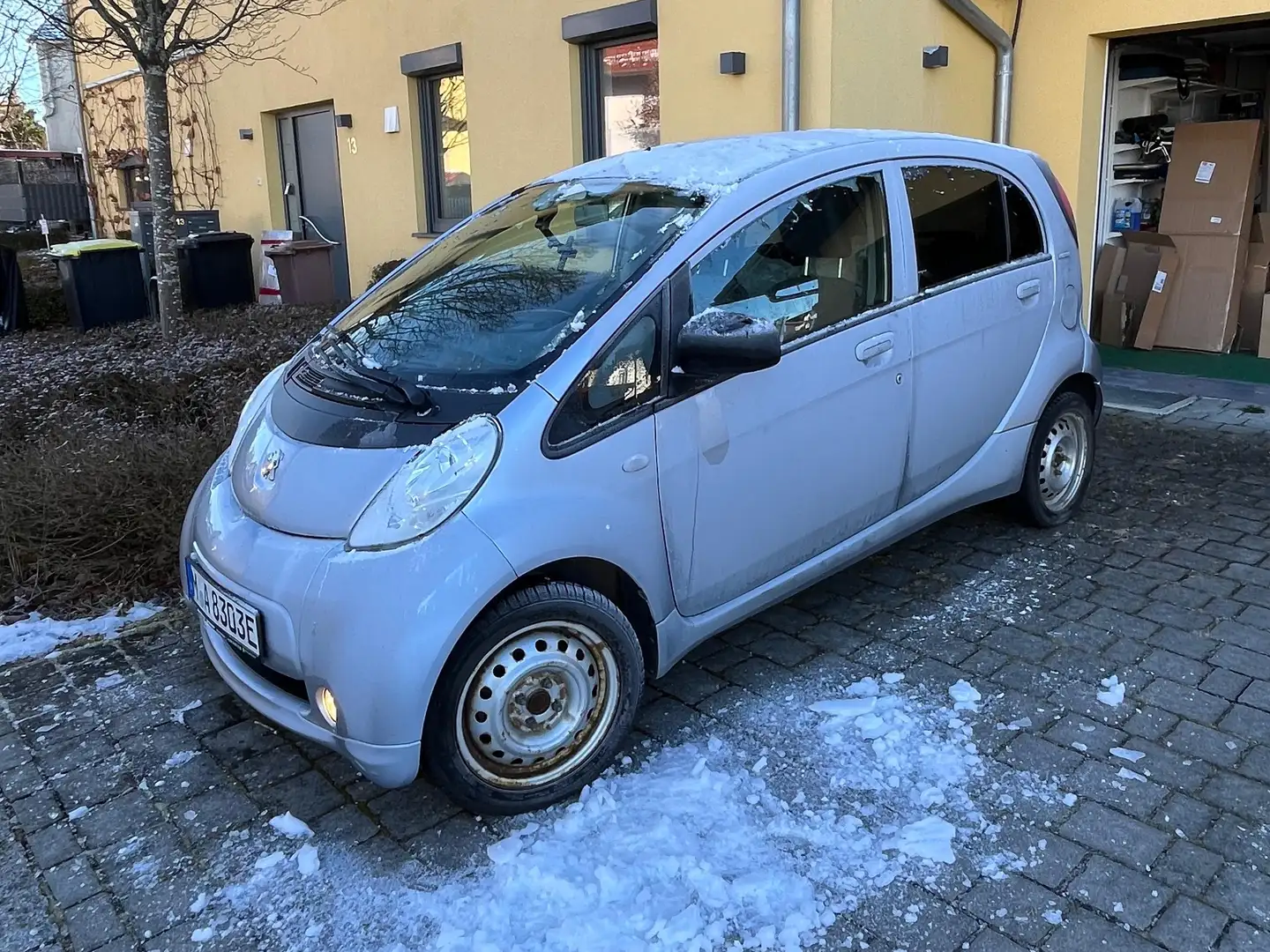 Peugeot iOn iOn Active Silber - 1