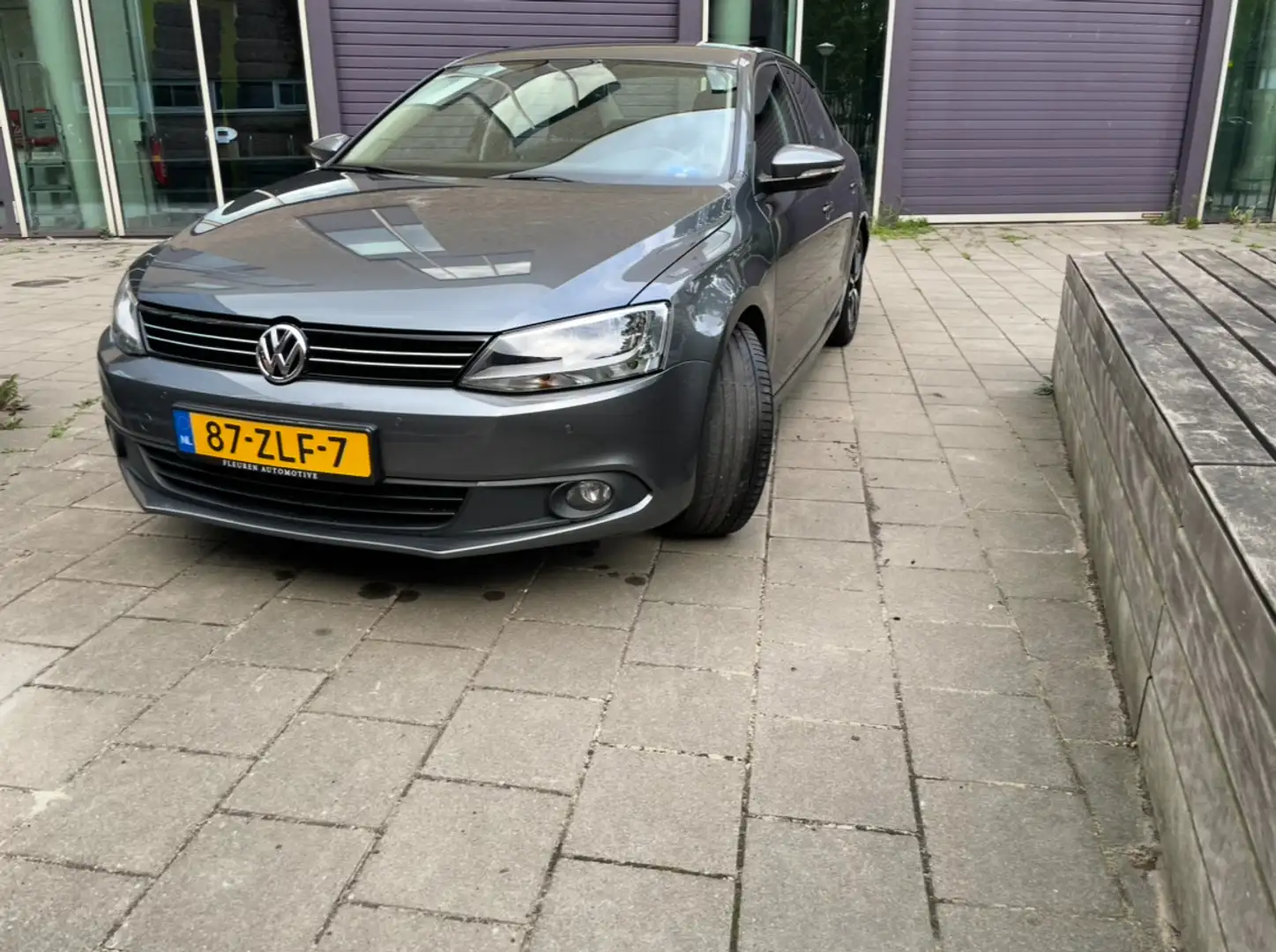 Volkswagen Jetta 1.2 TSI Comf Exec L. Grijs - 2