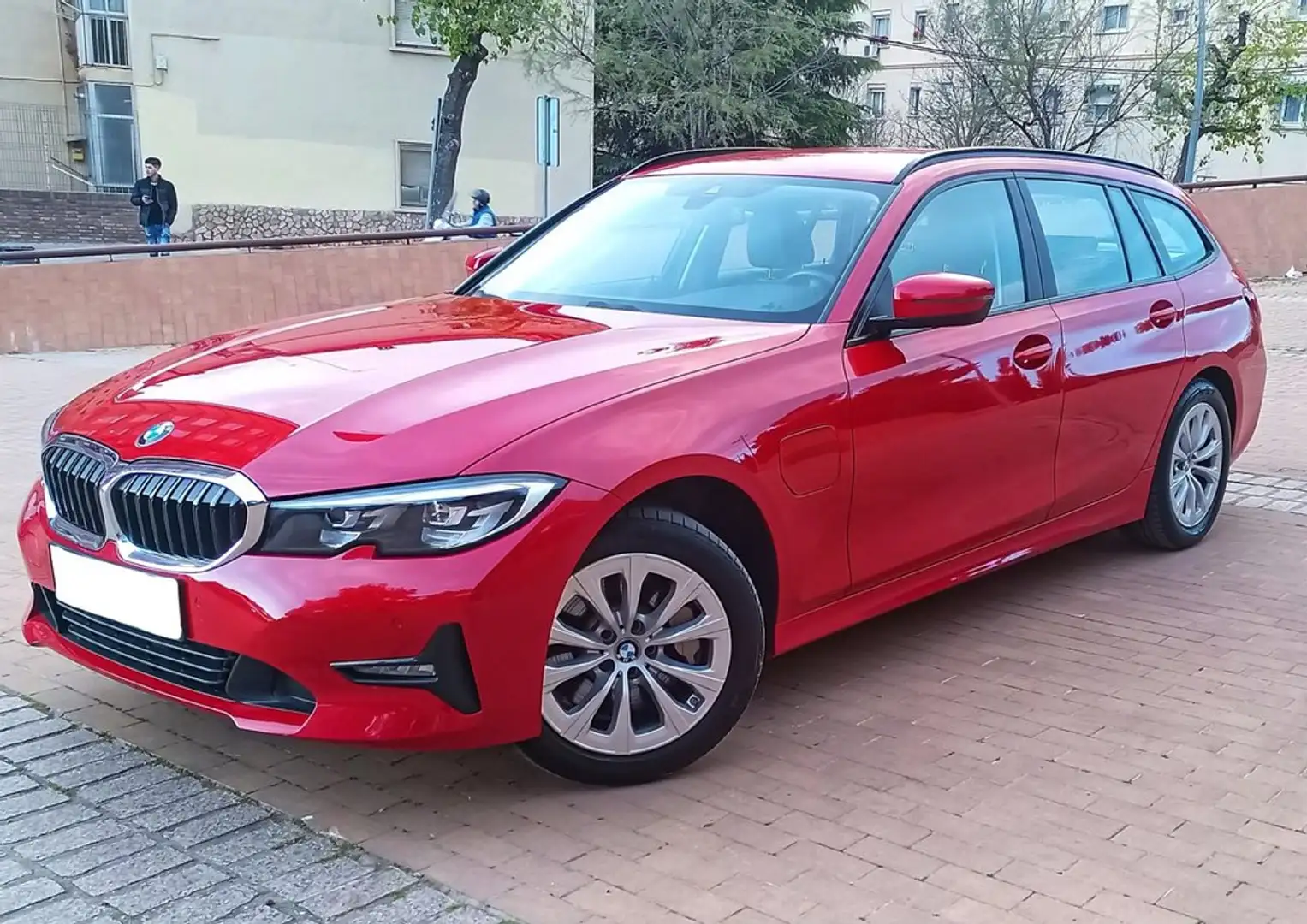 BMW 330 330e xDrive Touring - 1