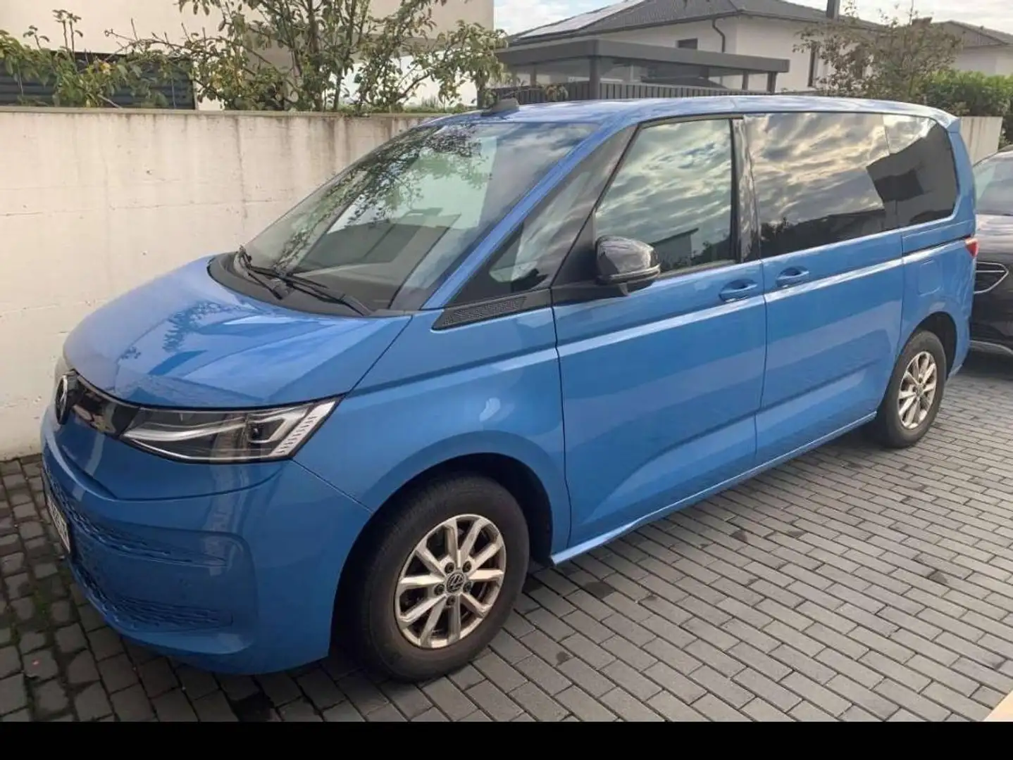 Volkswagen T7 Multivan Blau - 1