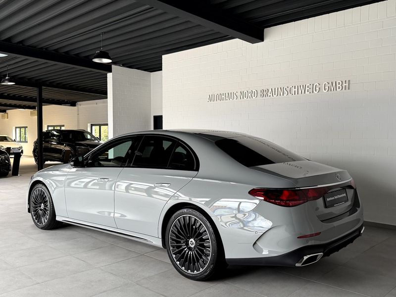 Mercedes-Benz E 220 d AMG Line*Superscreen*Pano*AHK*Night* — photo 5
