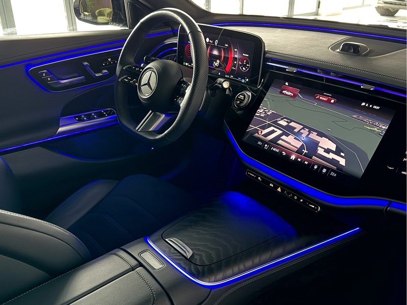 Mercedes-Benz E 220 d AMG Line*Superscreen*Pano*AHK*Night* — photo 11