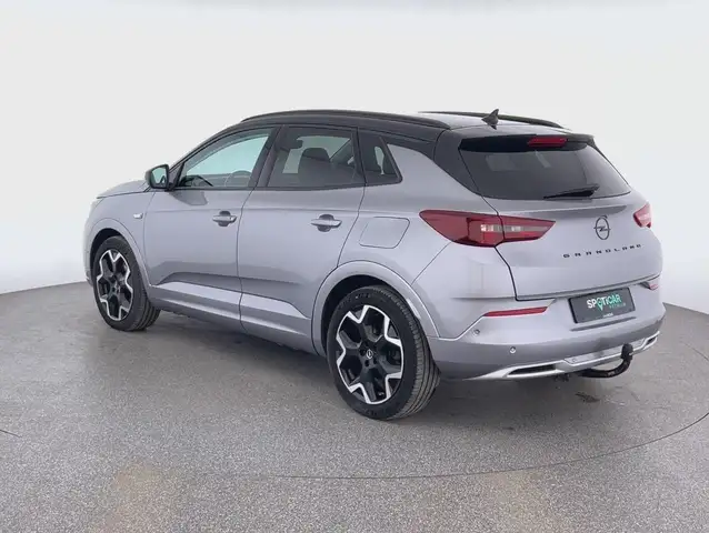 Opel Grandland view 5