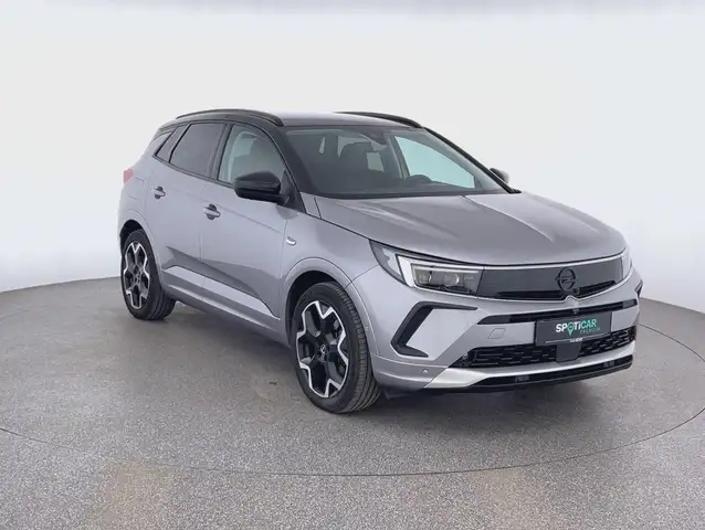 Opel Grandland view 3