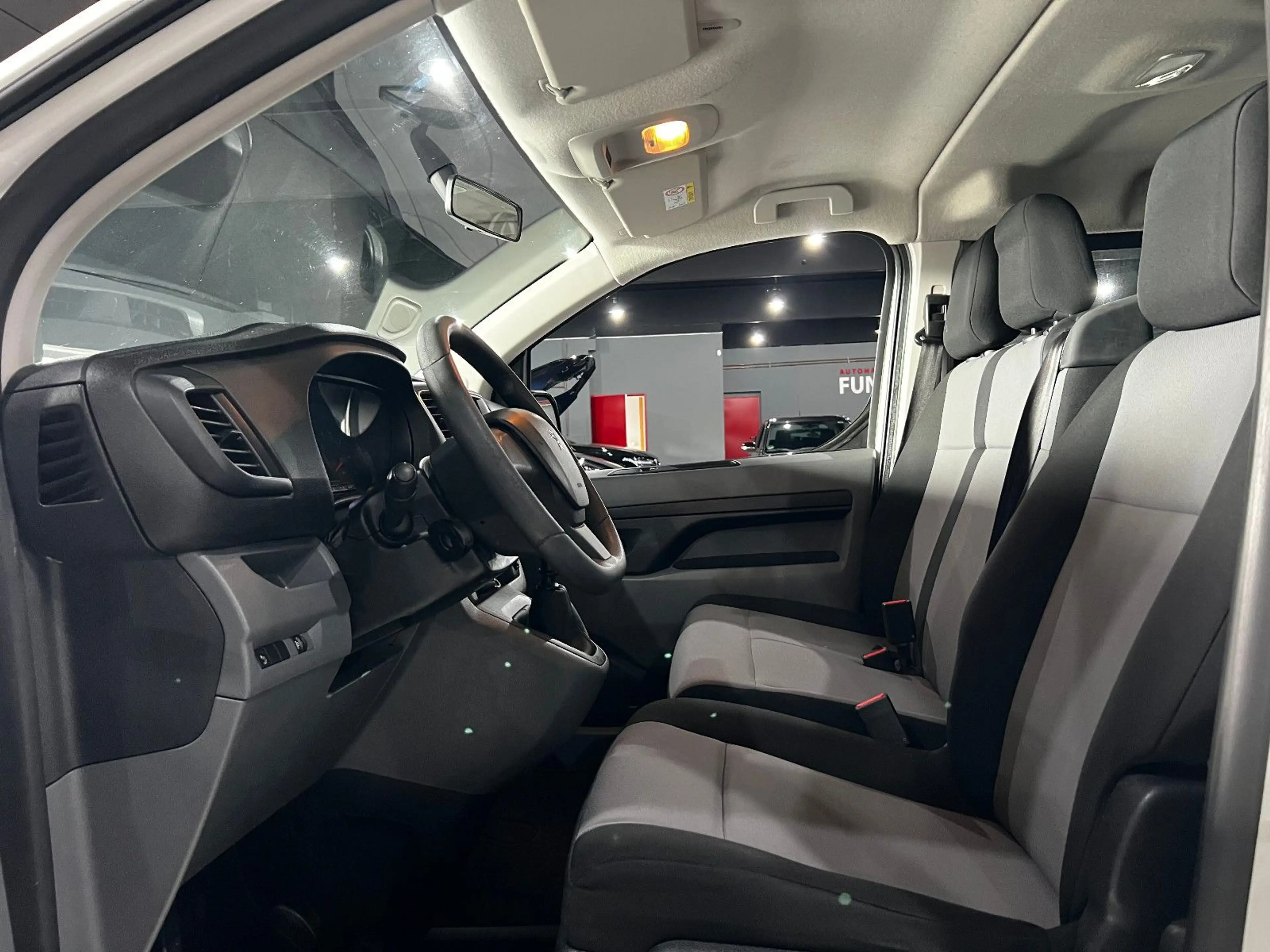 Peugeot Expert Traveller L2 9 SITZE/TEMPOMAT/PDC/KLIMA — photo 10