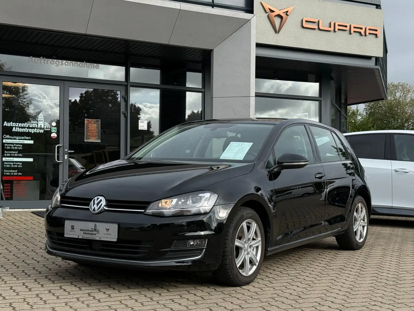 Volkswagen Golf VII Lim. 1.4 TSI Highline BMT DSG Schwarz - 2