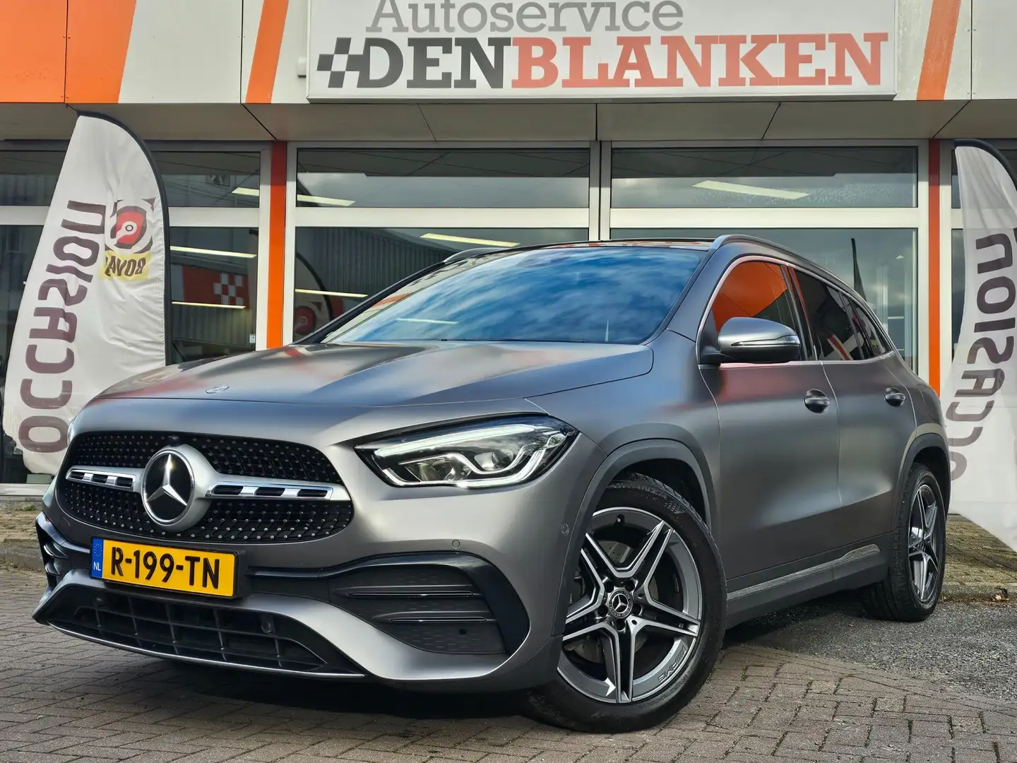 Mercedes-Benz GLA 200 AMG Designo BJ.2022 / Panodak / Navi / Camera / Ha Grijs - 1