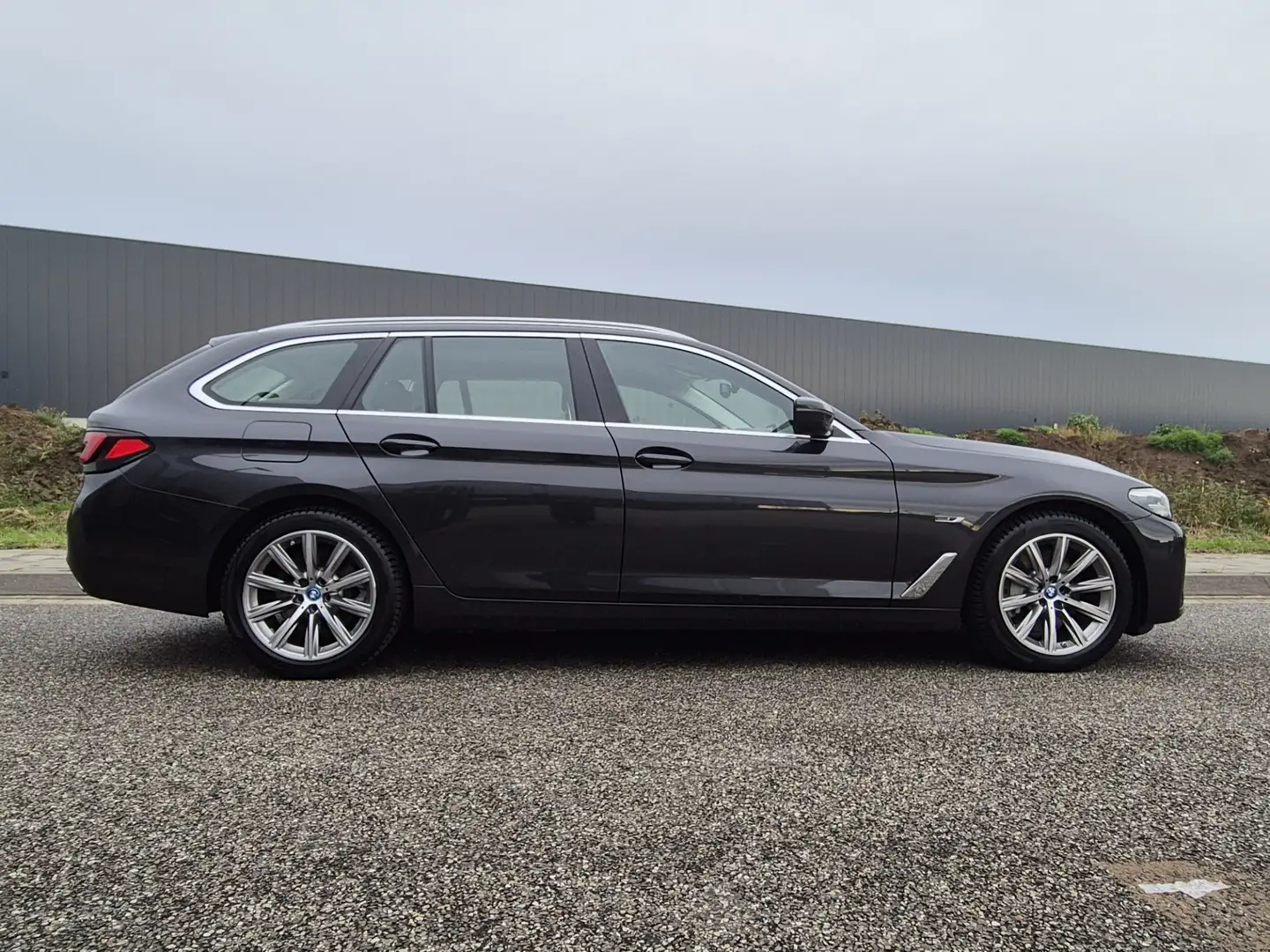 BMW 530 5-serie Touring 530e Business E plus Hybrid. Elekt Grijs - 2