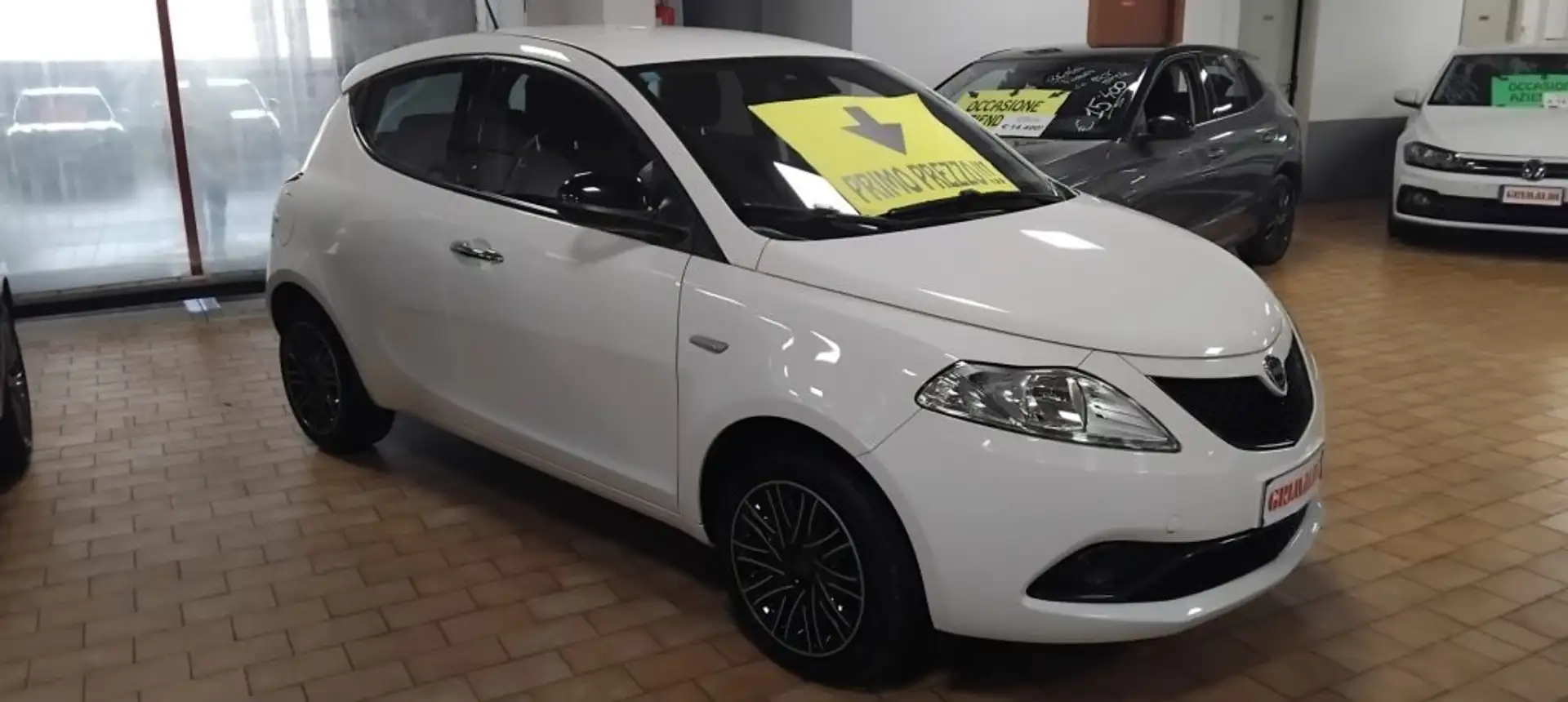 Lancia Ypsilon 1.2 69 CV 5 porte Gold Wit - 1