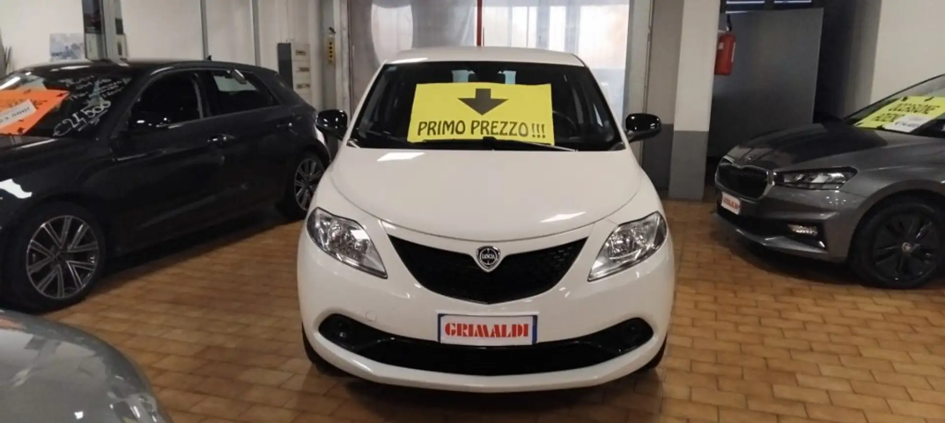 Lancia Ypsilon 1.2 69 CV 5 porte Gold Wit - 2