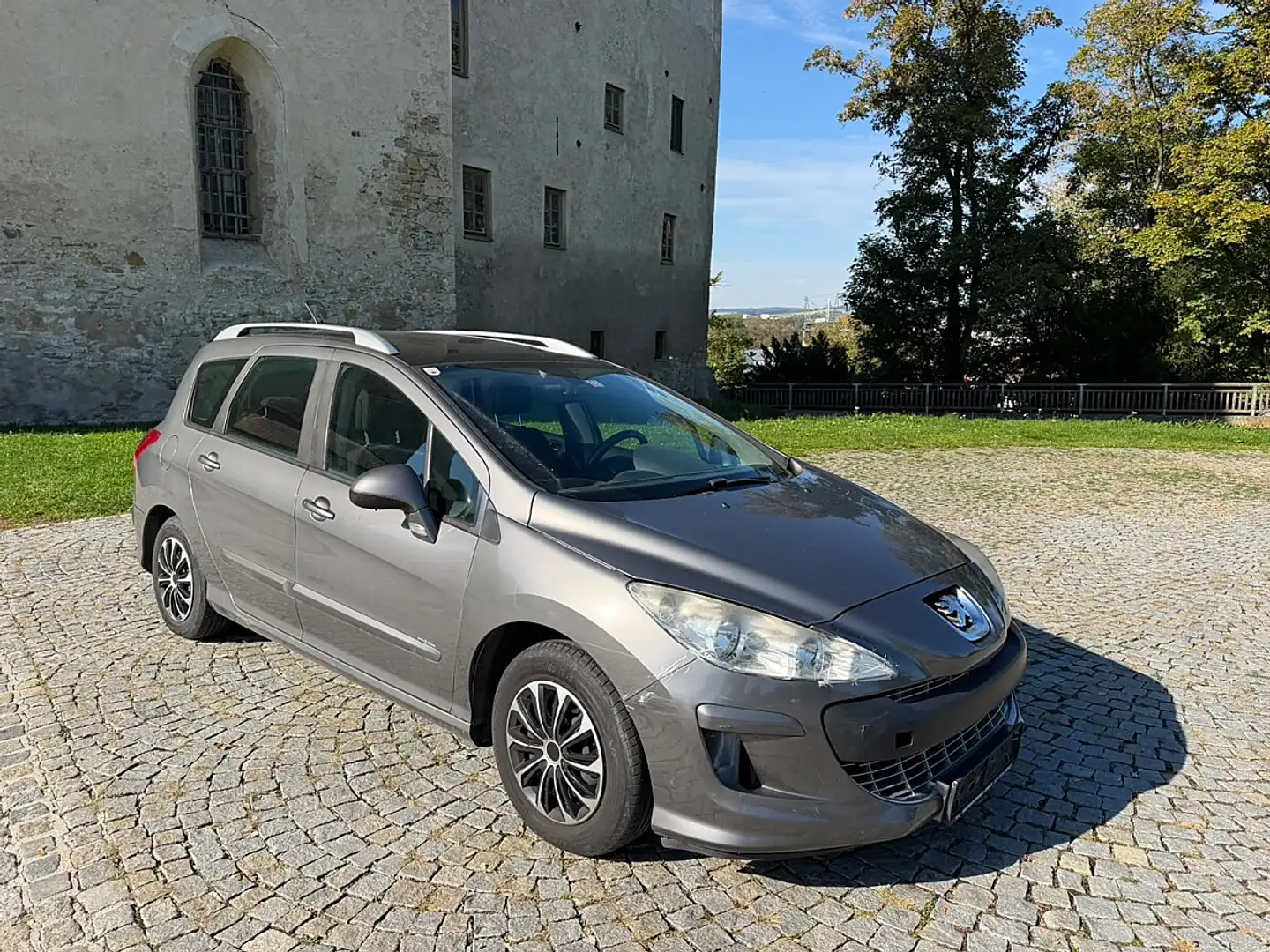 Peugeot 308 1.6 HDi 110 FAP SW Premium Grau - 2