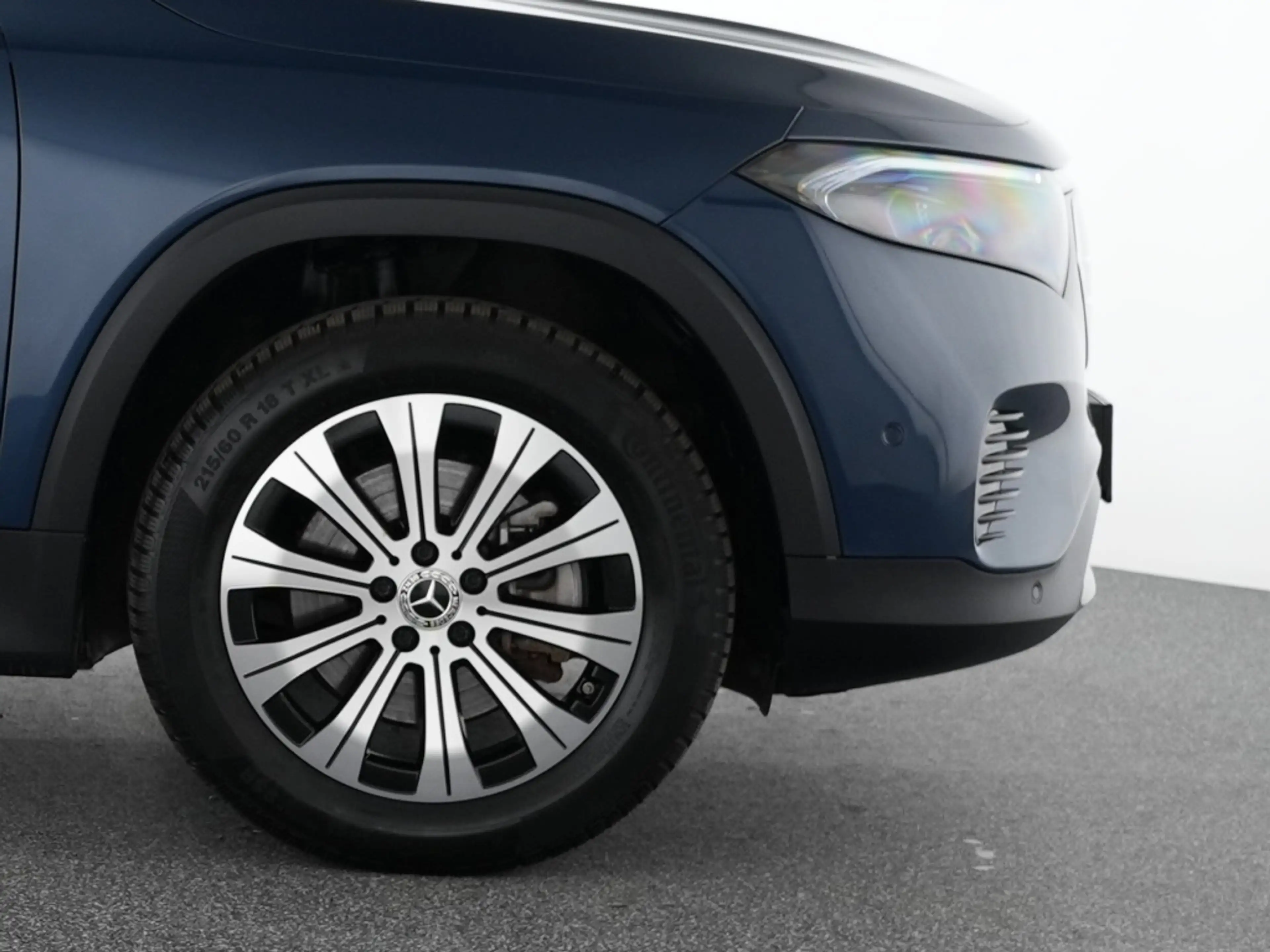 Mercedes-Benz EQB 300 4MATIC 360 ACC AUT HUD Kam. KeyLess LED — photo 6