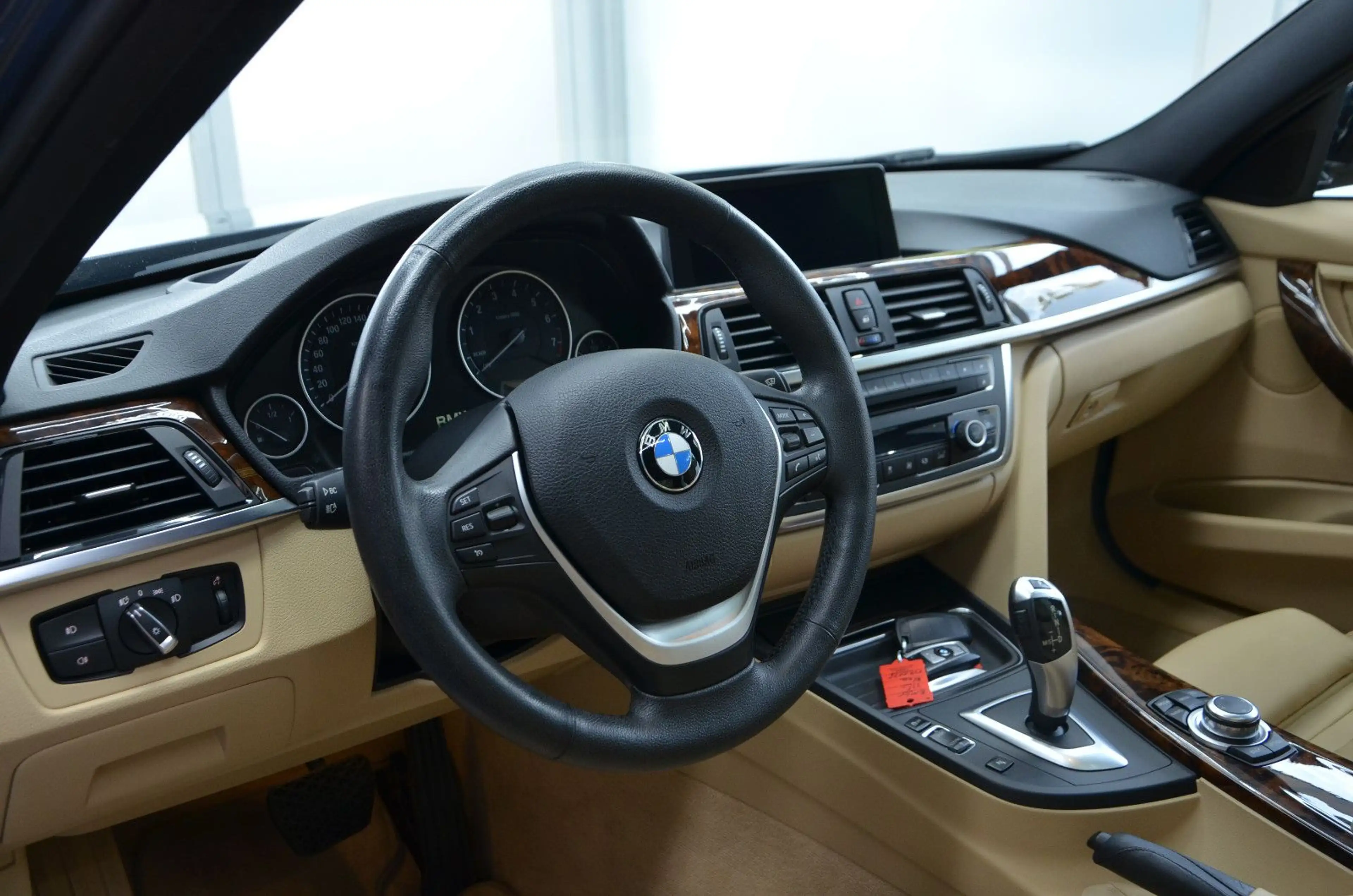 BMW 335 i Limousine Luxury Line *LEDER*NAVI*GSD*2.HD! — photo 10