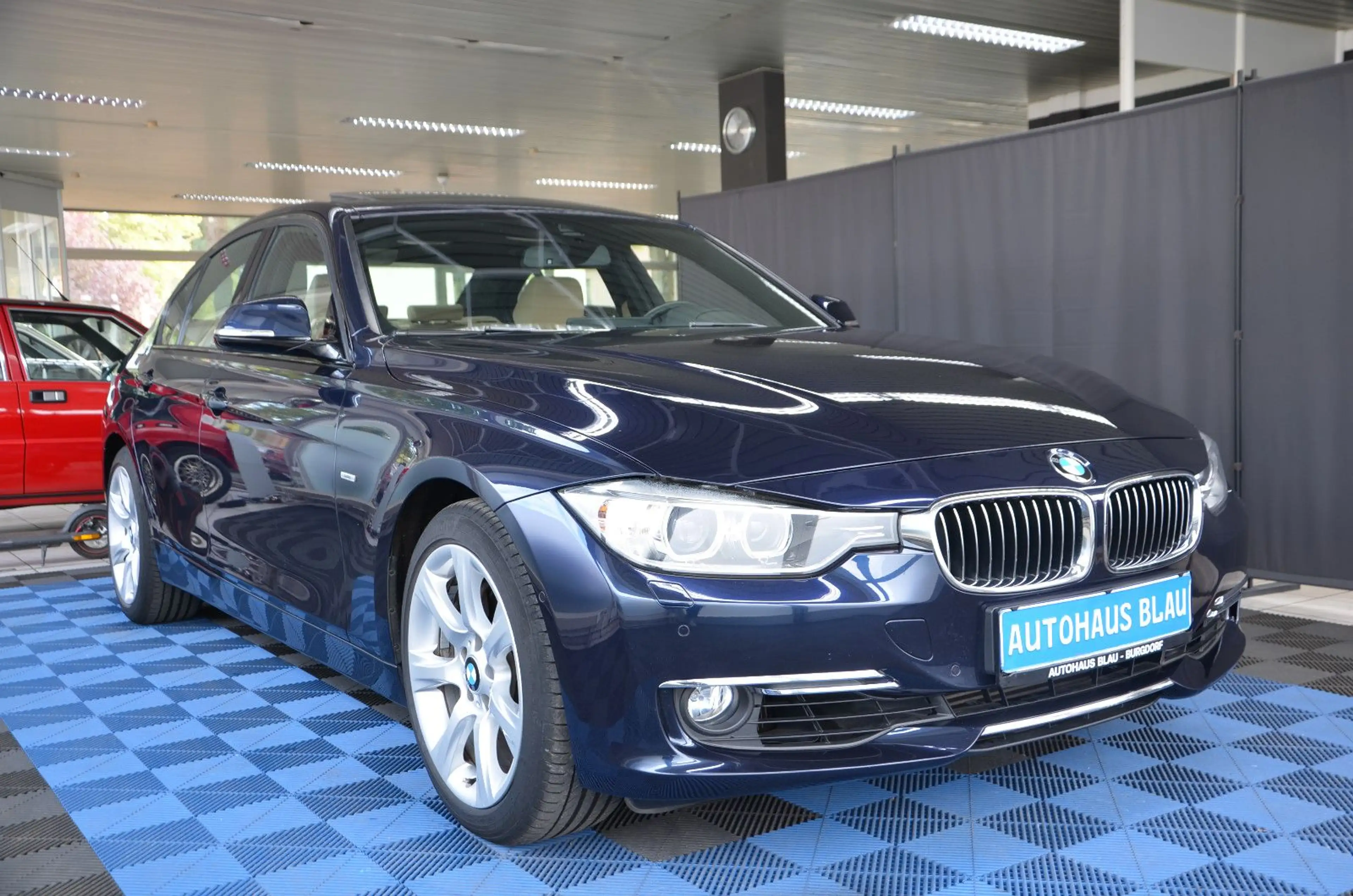 BMW 335 i Limousine Luxury Line *LEDER*NAVI*GSD*2.HD! — photo 3