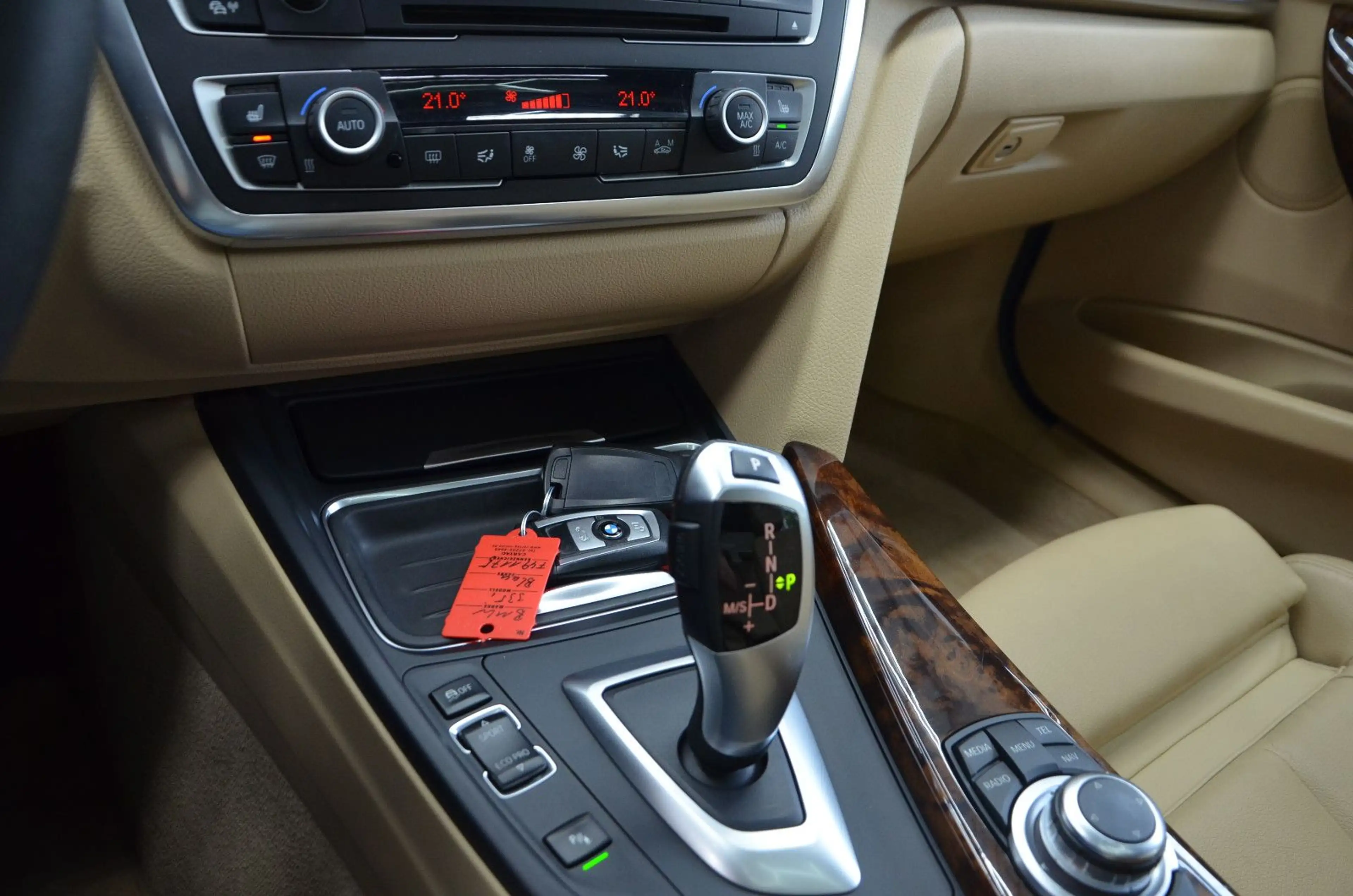 BMW 335 i Limousine Luxury Line *LEDER*NAVI*GSD*2.HD! — photo 13