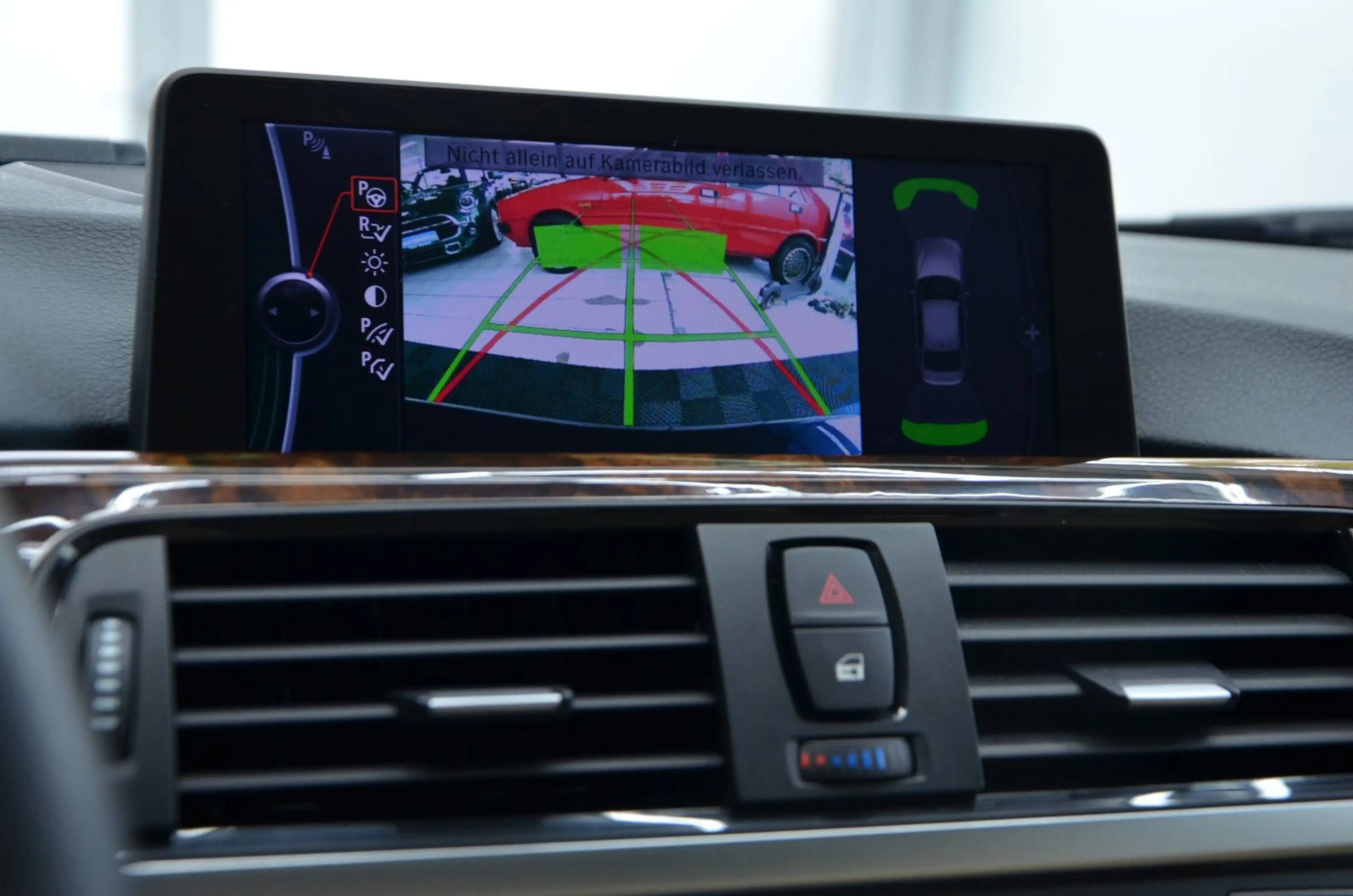 BMW 335 i Limousine Luxury Line *LEDER*NAVI*GSD*2.HD! — photo 14
