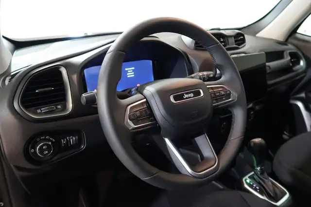 Jeep Renegade view 4