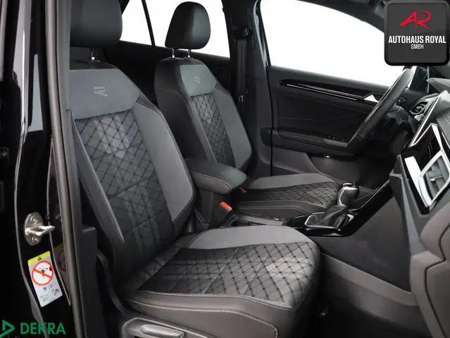 Volkswagen T-Roc view 12