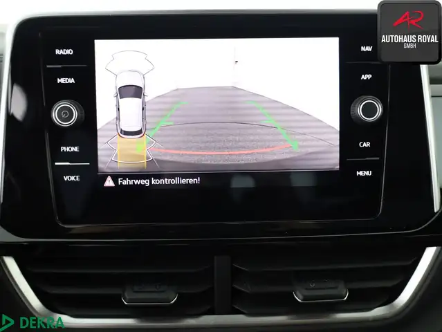 Volkswagen T-Roc view 15