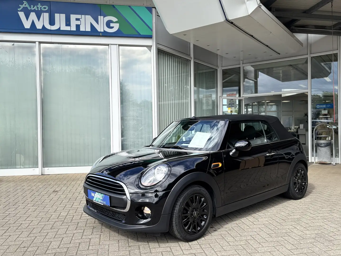 MINI One Cabrio Pepper 1.5 PDC NAVI TEMP TEIL-LEDER Schwarz - 1