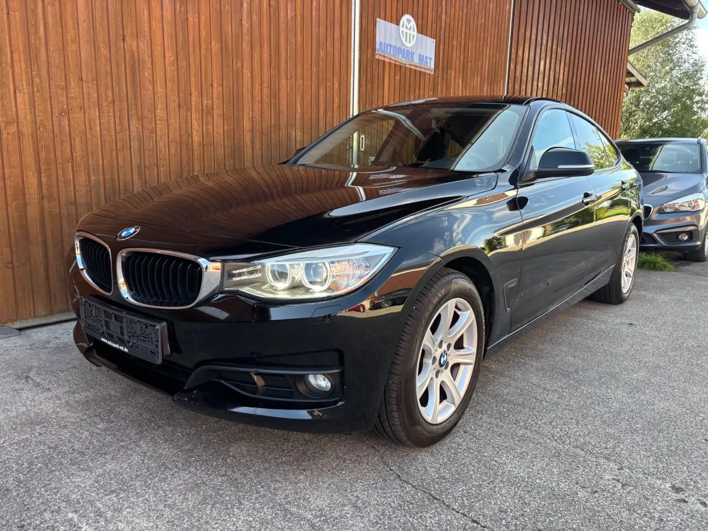 BMW 318 318 GranT. Navi Xenon SHZ PDC Licht+Regen Schwarz - 1