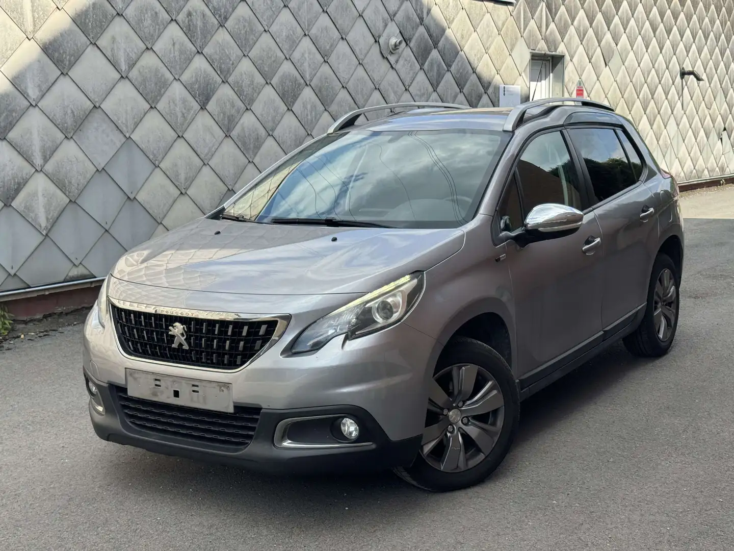 Peugeot 2008 1.6 BlueHDi 2017// 138.000km// AC Auto// Gris - 1