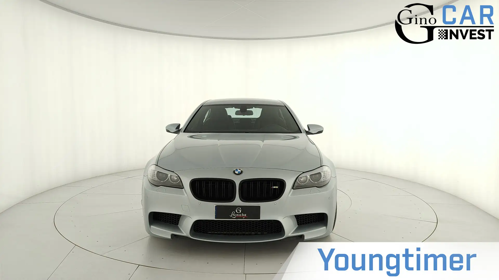 BMW M5 4.4 V8 auto Argento - 2