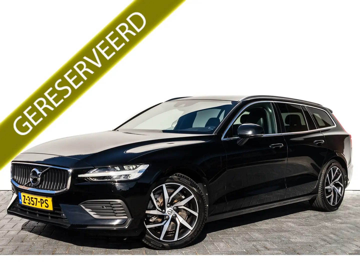 Volvo V60 2.0 T6 340 PK Twin Engine AWD Momentum Pro RIJKLAA Black - 1