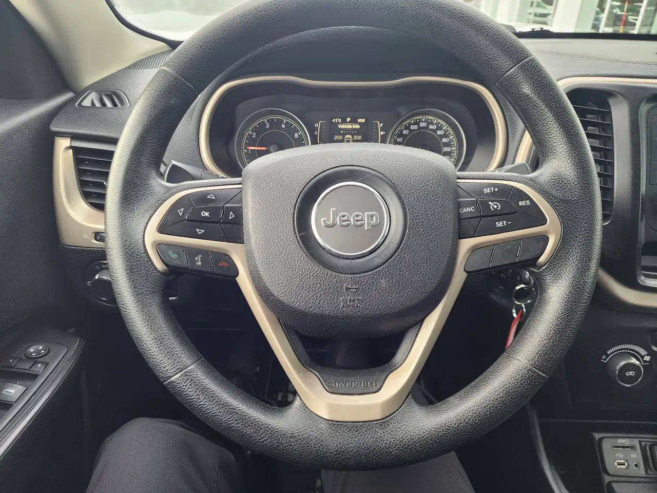 Jeep Cherokee снимка Jeep Cherokee
