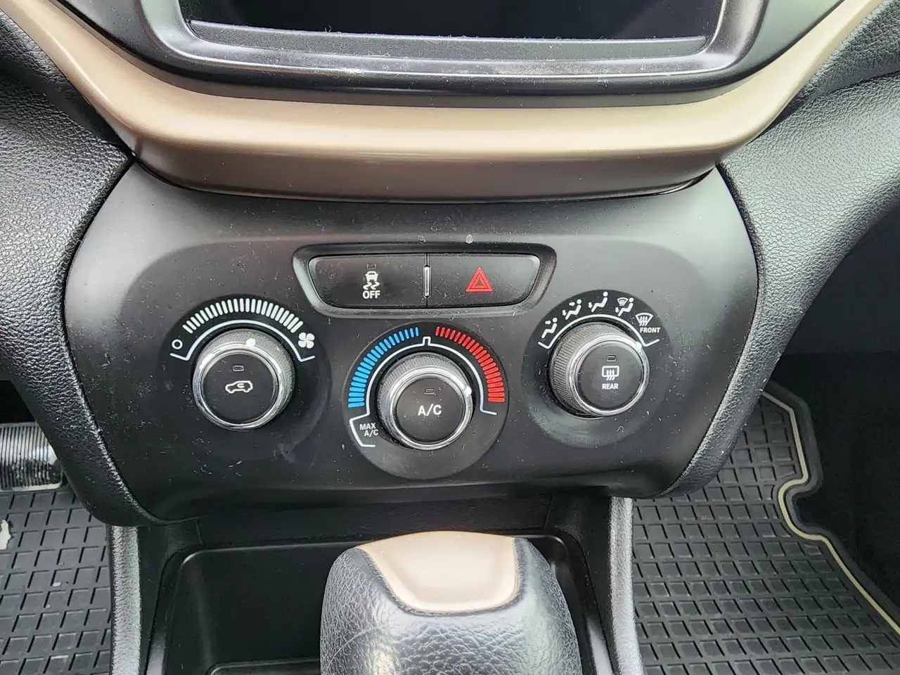 Jeep Cherokee снимка Jeep Cherokee