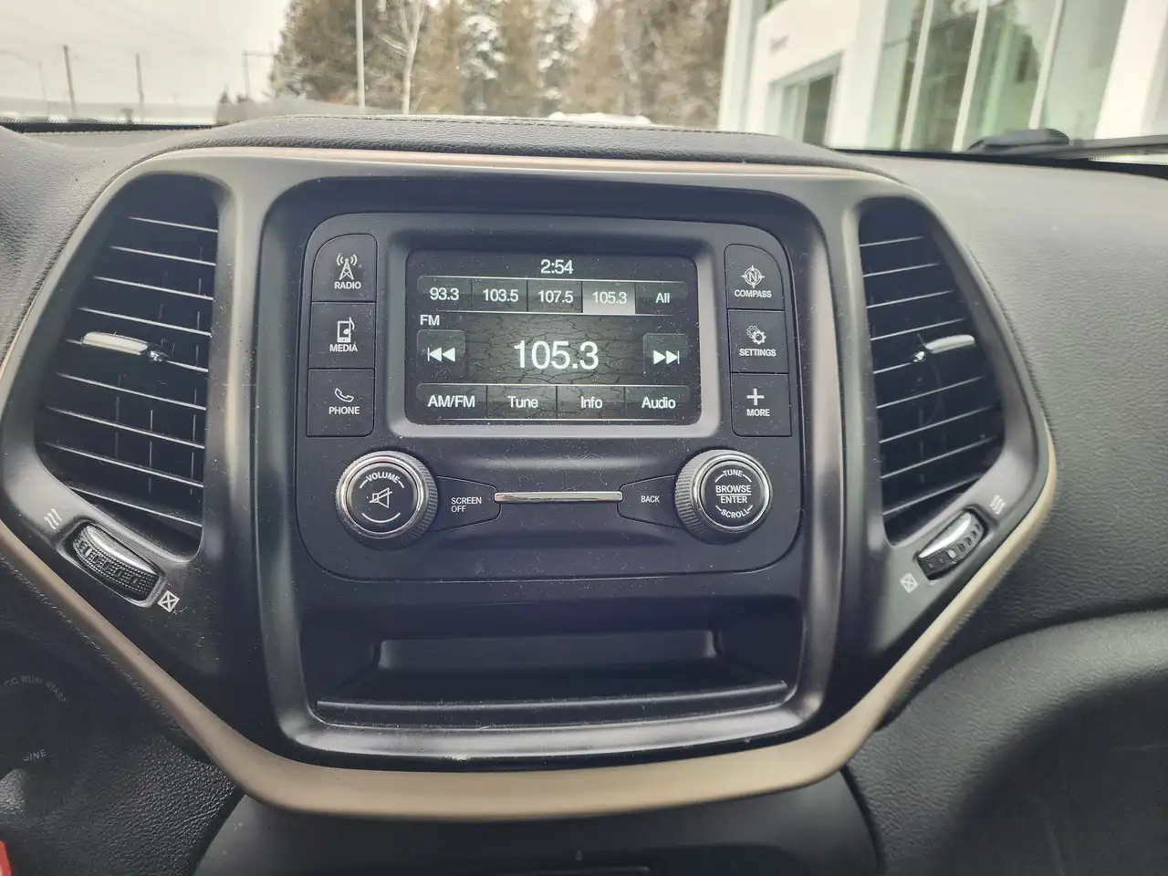 Jeep Cherokee снимка Jeep Cherokee