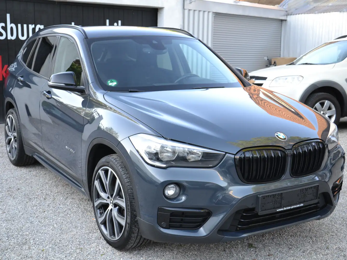 BMW X1 xDrive 20 d Sport Line Aut.8.Gang Head-Up Kompf.Zu Grau - 1