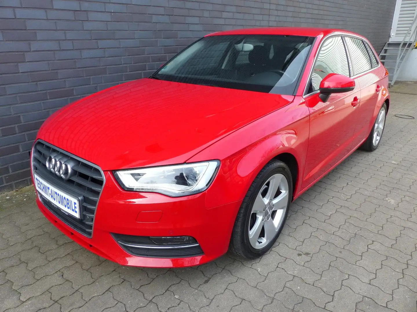 Audi A3 Sportback Ambition Automatik/Navi/Xenon/AHK Rot - 2