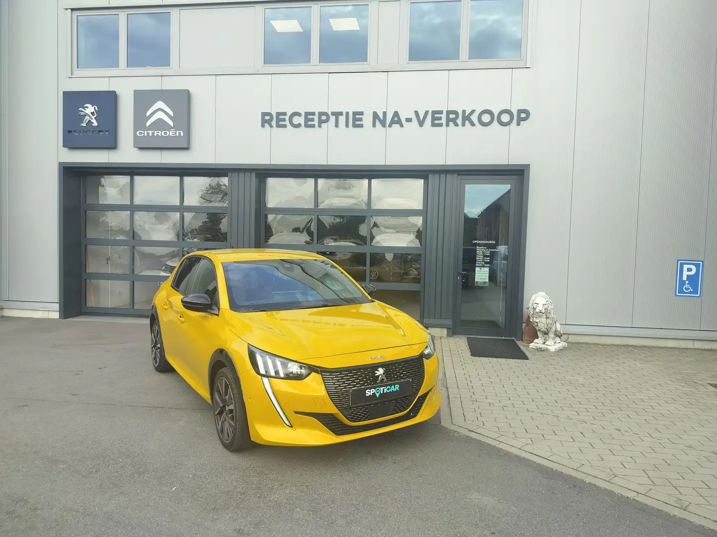 Peugeot 208 208 PureTech 130 EAT8 GT Pack Amarillo - 1
