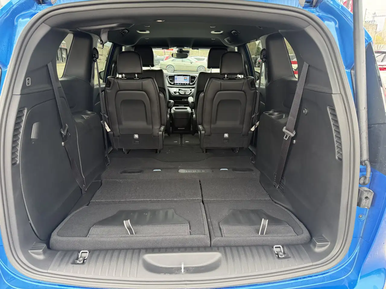 Chrysler Pacifica снимка Chrysler Pacifica