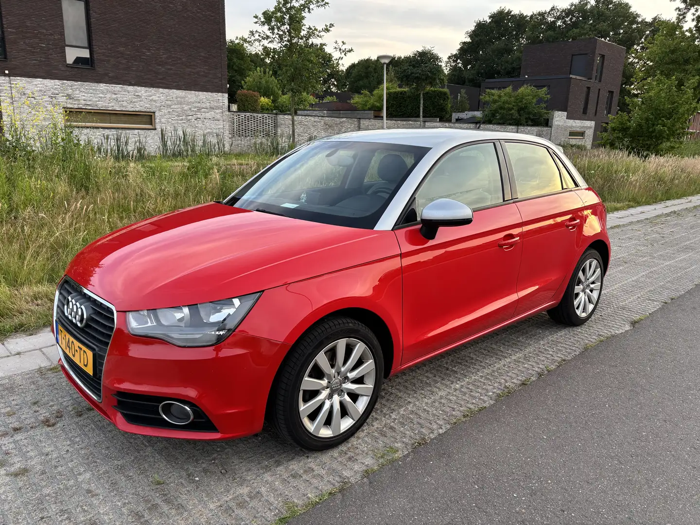 Audi A1 1.4 TFSI Sportback S line Sportpaket Rood - 2