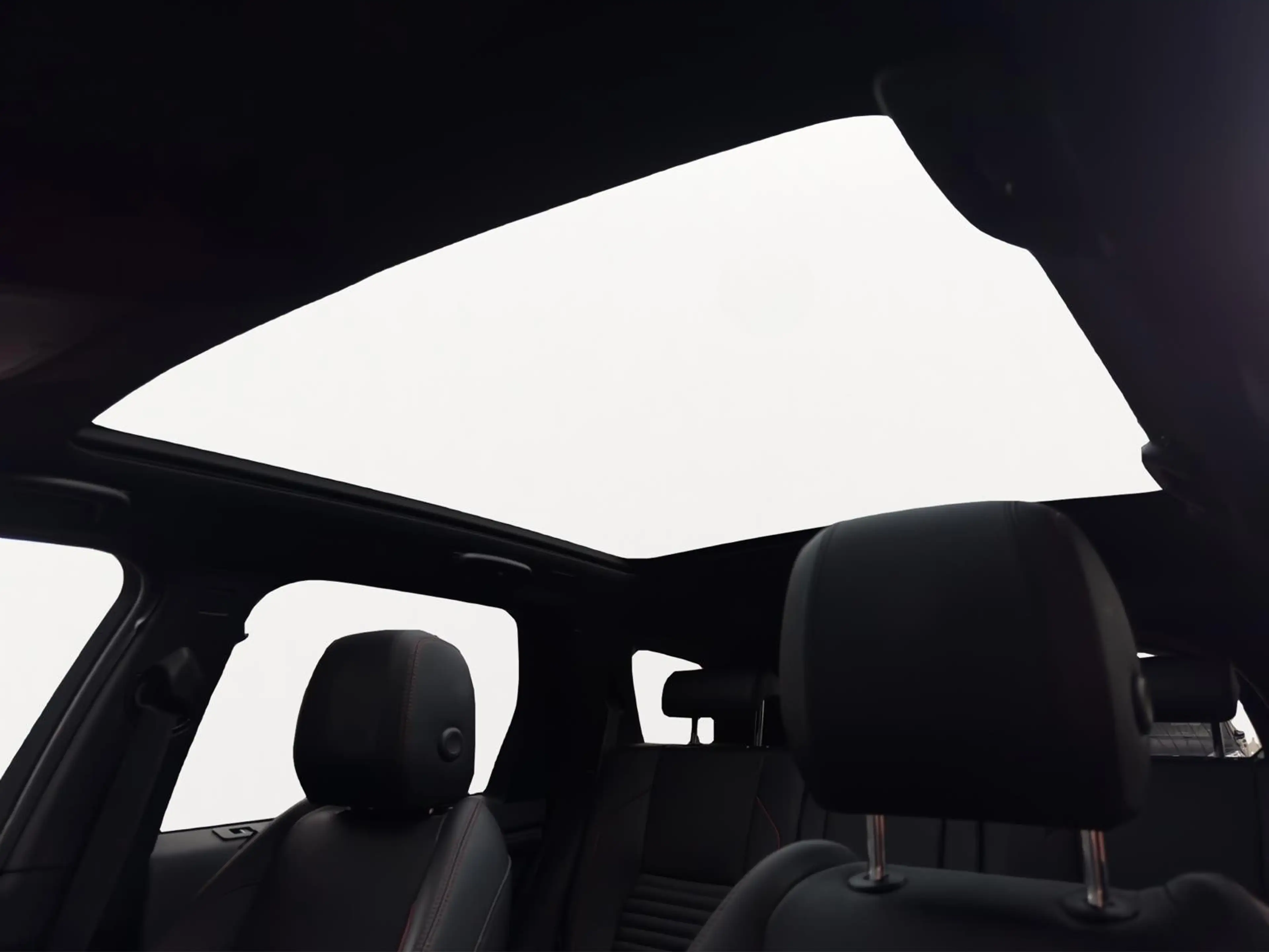 Land Rover Discovery Sport P300e 309PK R-Dynamic HSE Pano Head-UP 360 Camera — photo 11