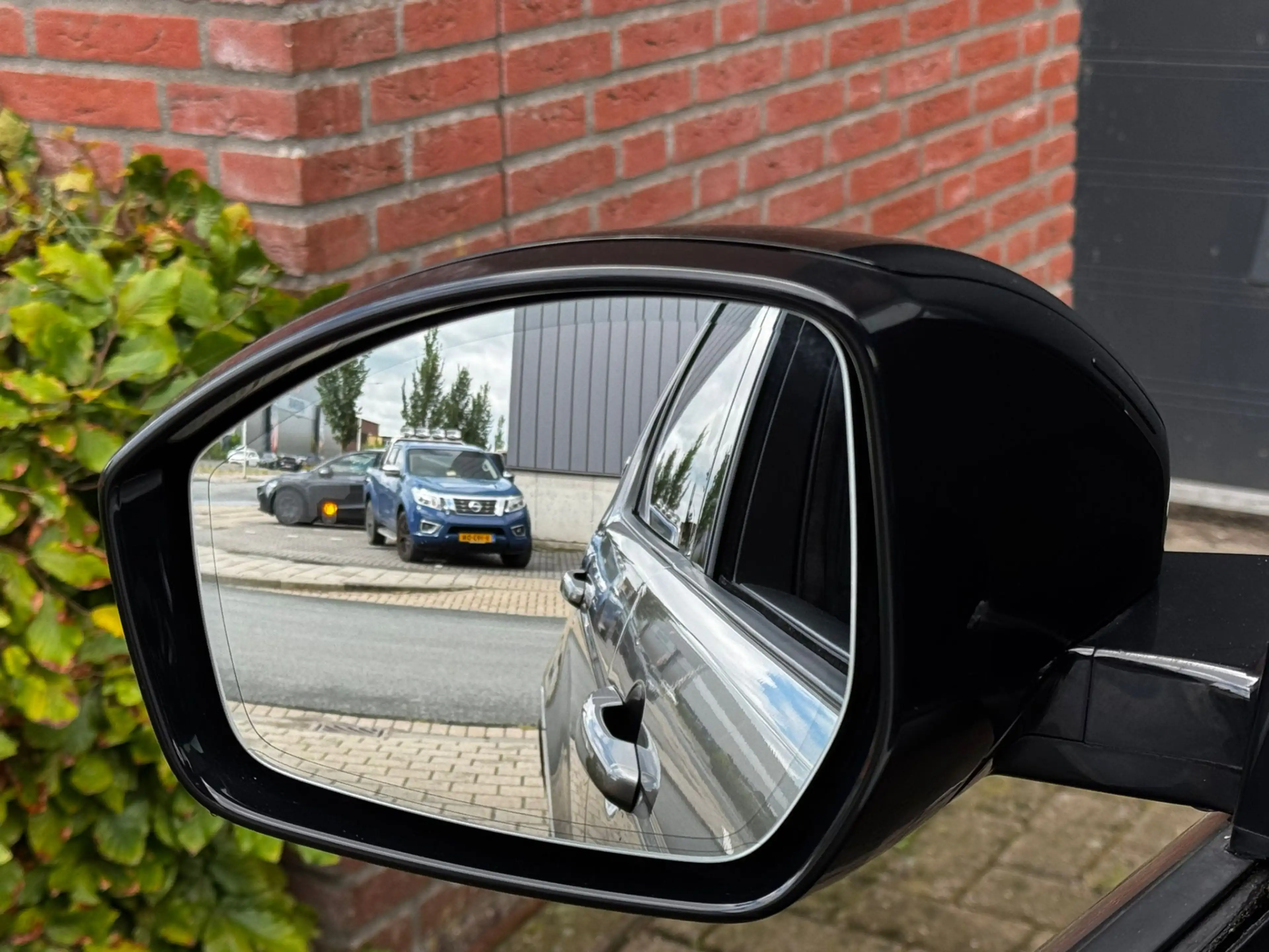 Land Rover Discovery Sport P300e 309PK R-Dynamic HSE Pano Head-UP 360 Camera — photo 23